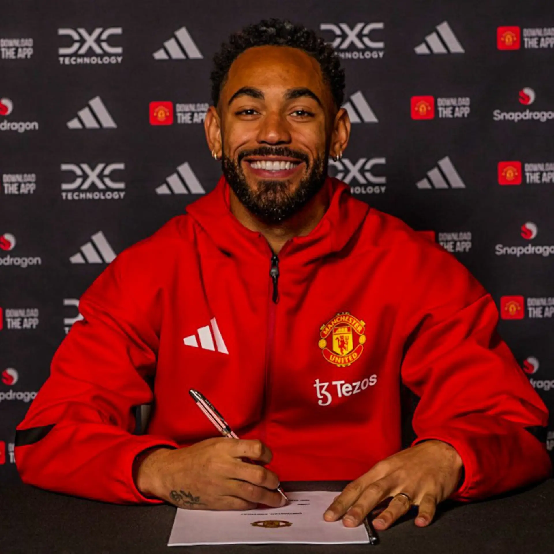 Cunha completes 'dream' Manchester United move