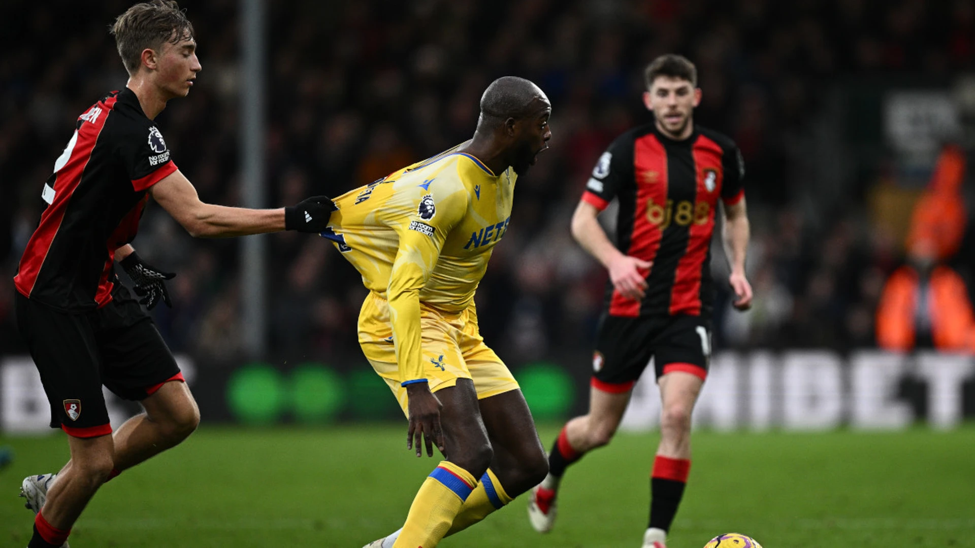 Bournemouth held to goalless draw by Palace