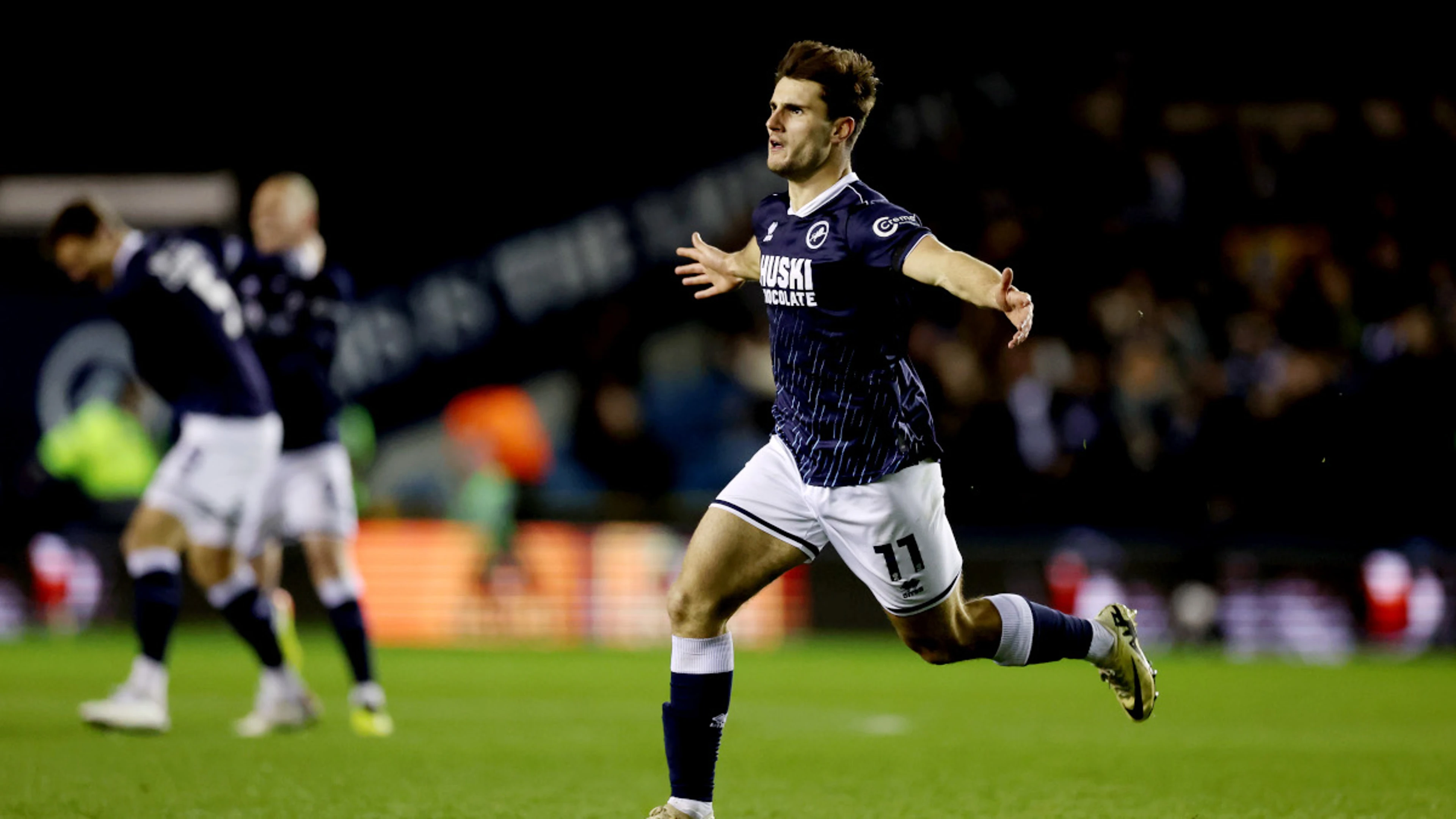 Leicester lose, Leeds held in Championship promotion chase