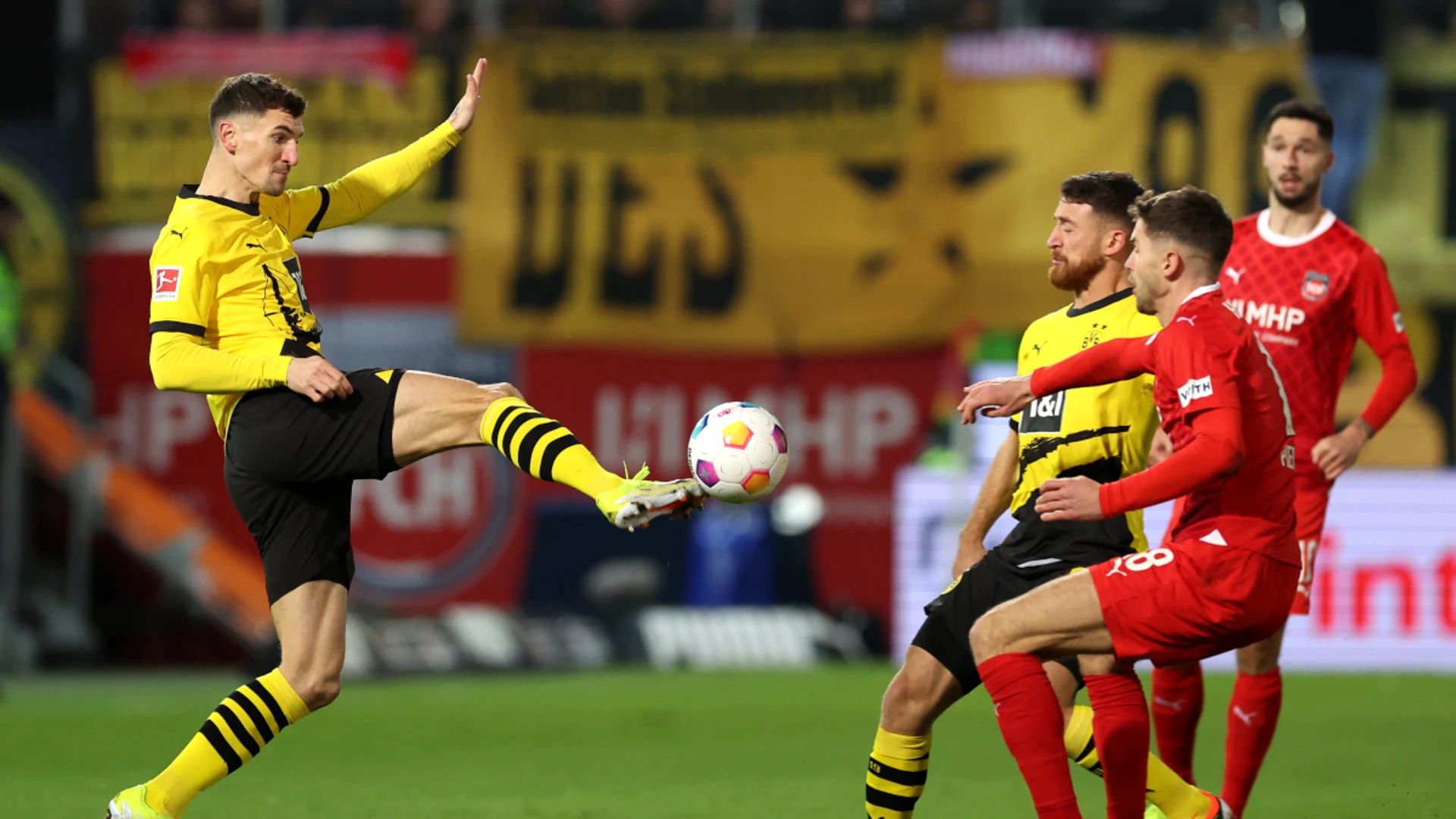 Dortmund held to goalless draw at Heidenheim