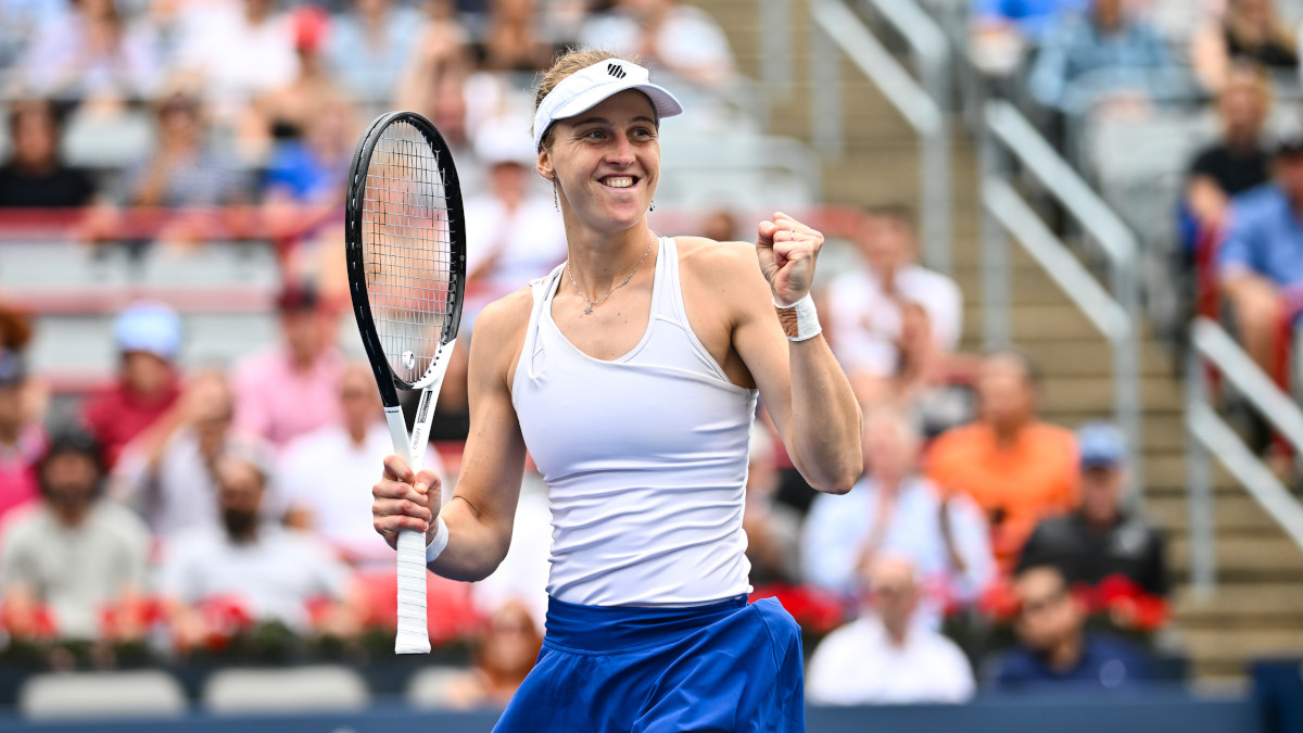 Samsonova upsets Sabalenka to advance in Montreal