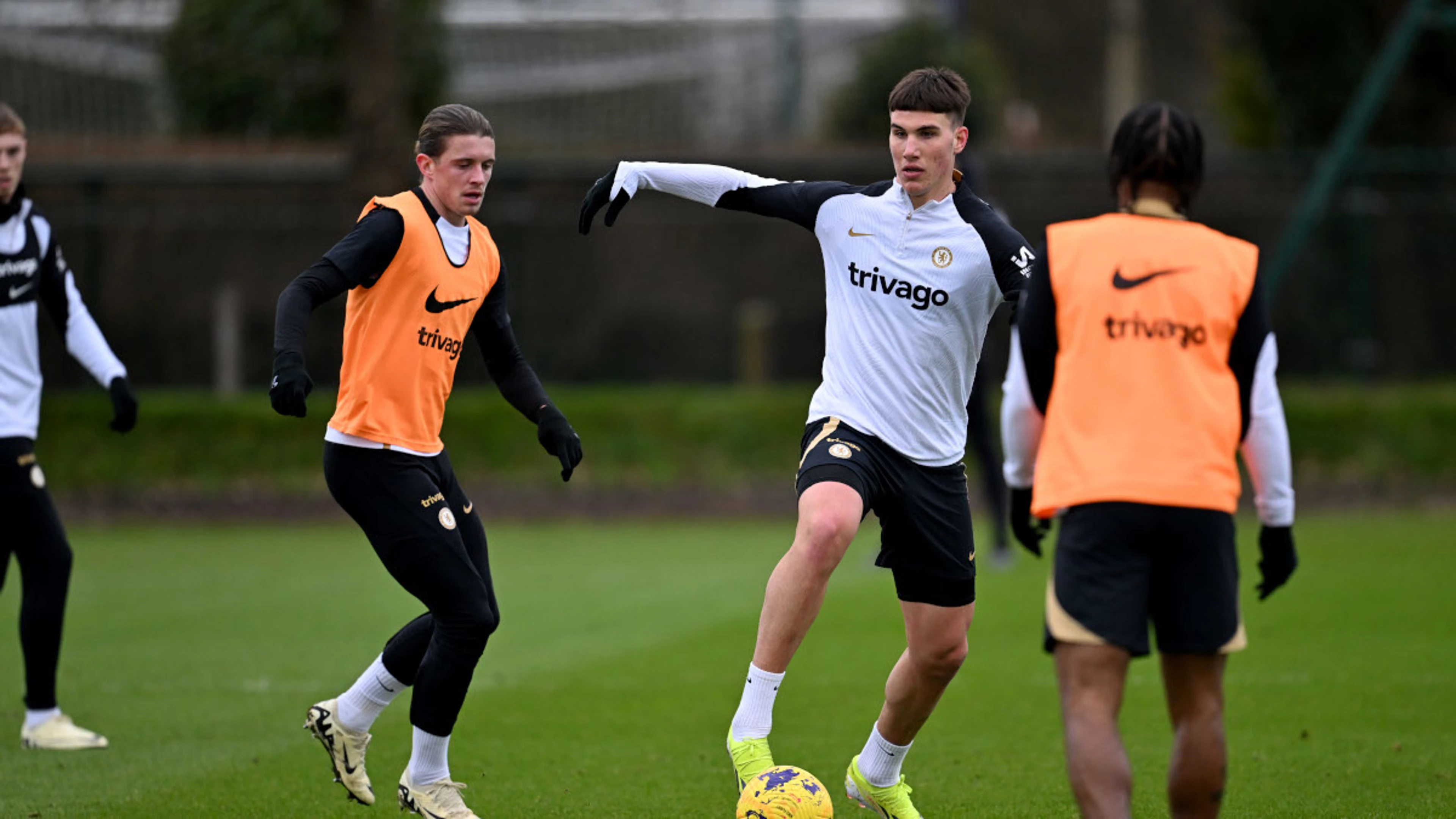 Surging Chelsea visit Liverpool in League Cup final preview