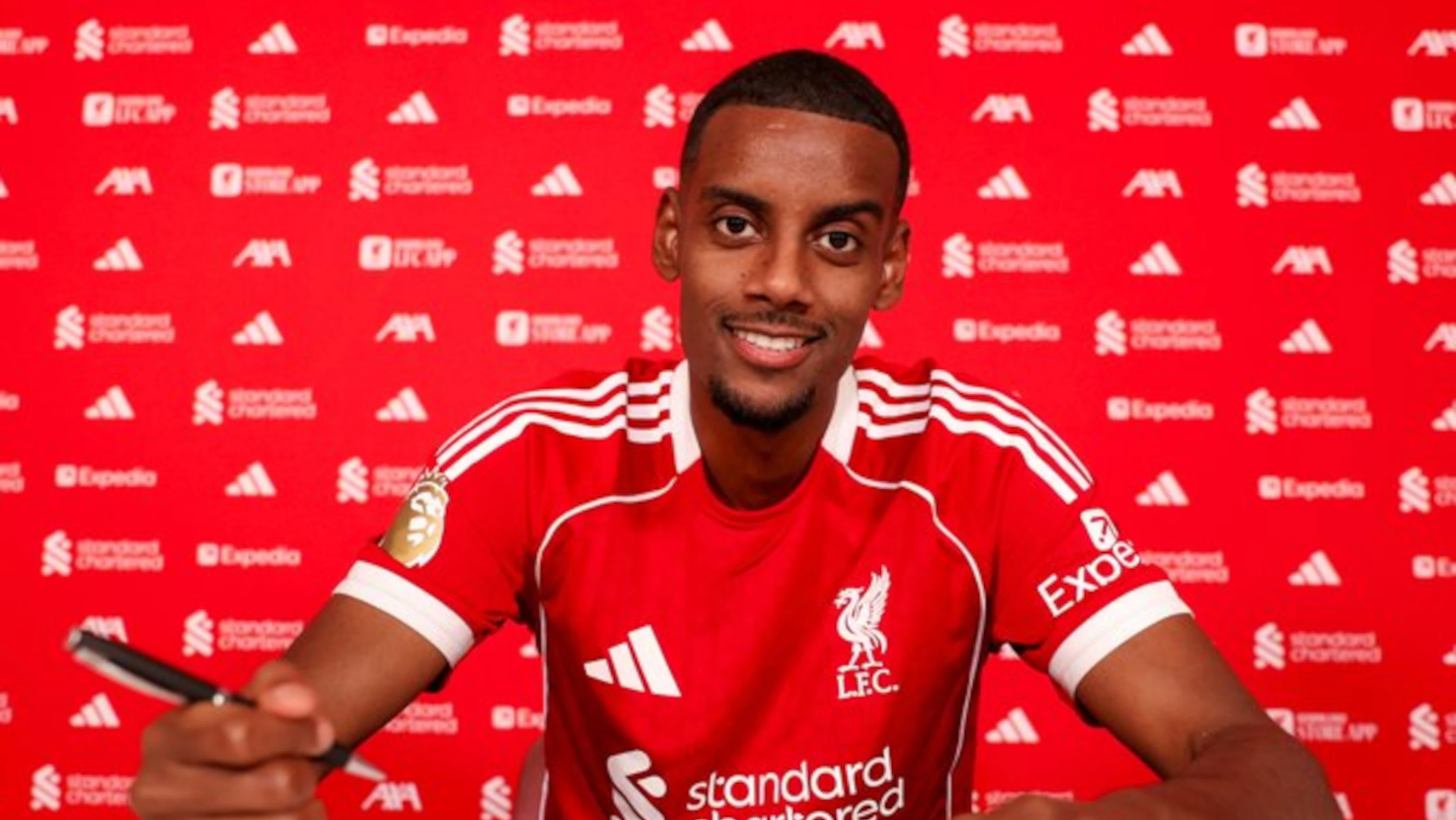 Liverpool sign Newcastle striker Isak in British record deal