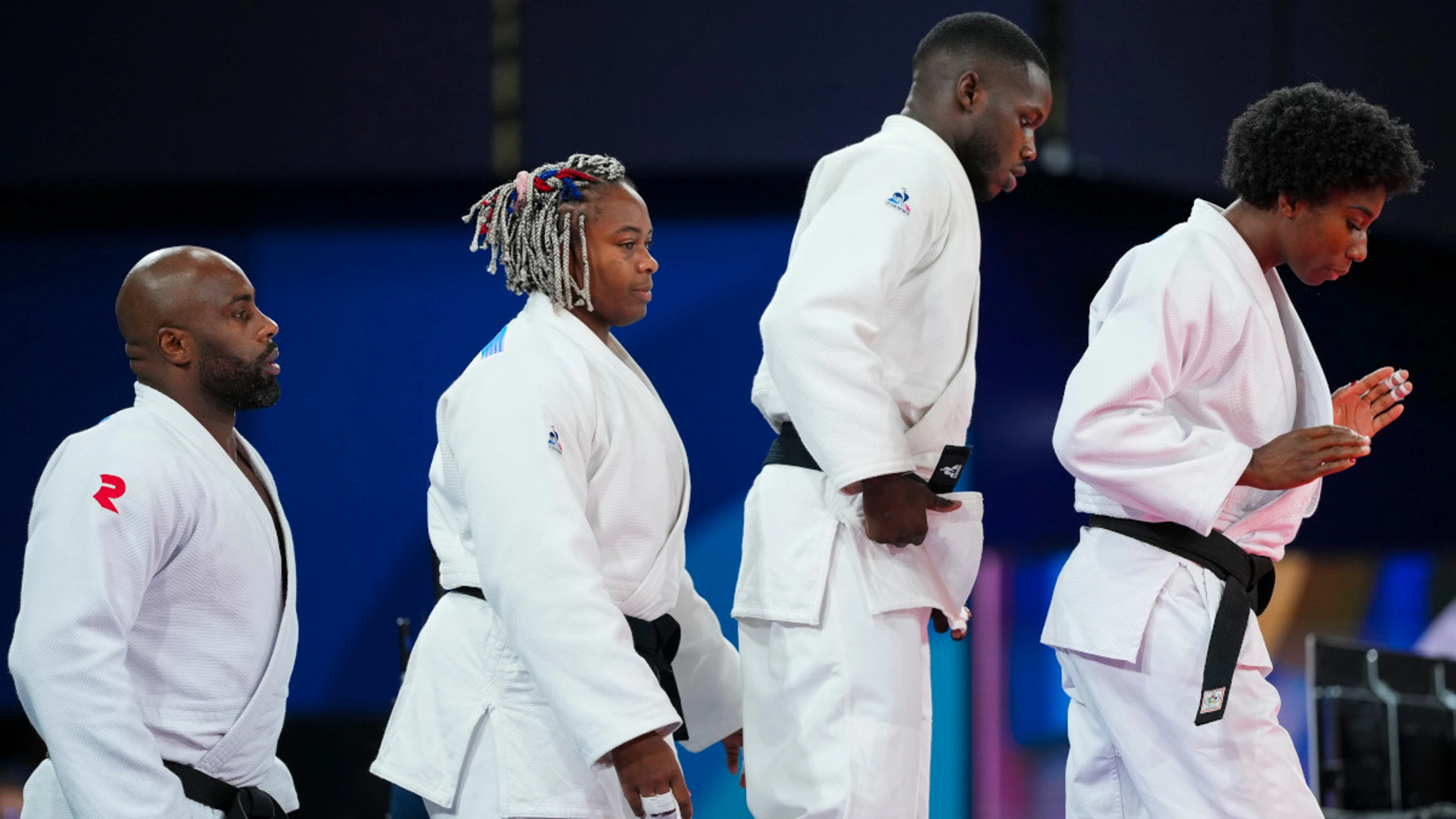 France's progress to mixed team final makes the stands shake