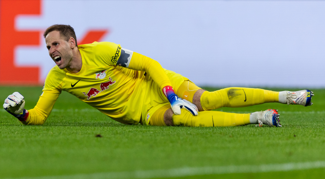 Leipzig captain Gulacsi out for the season after ACL tear