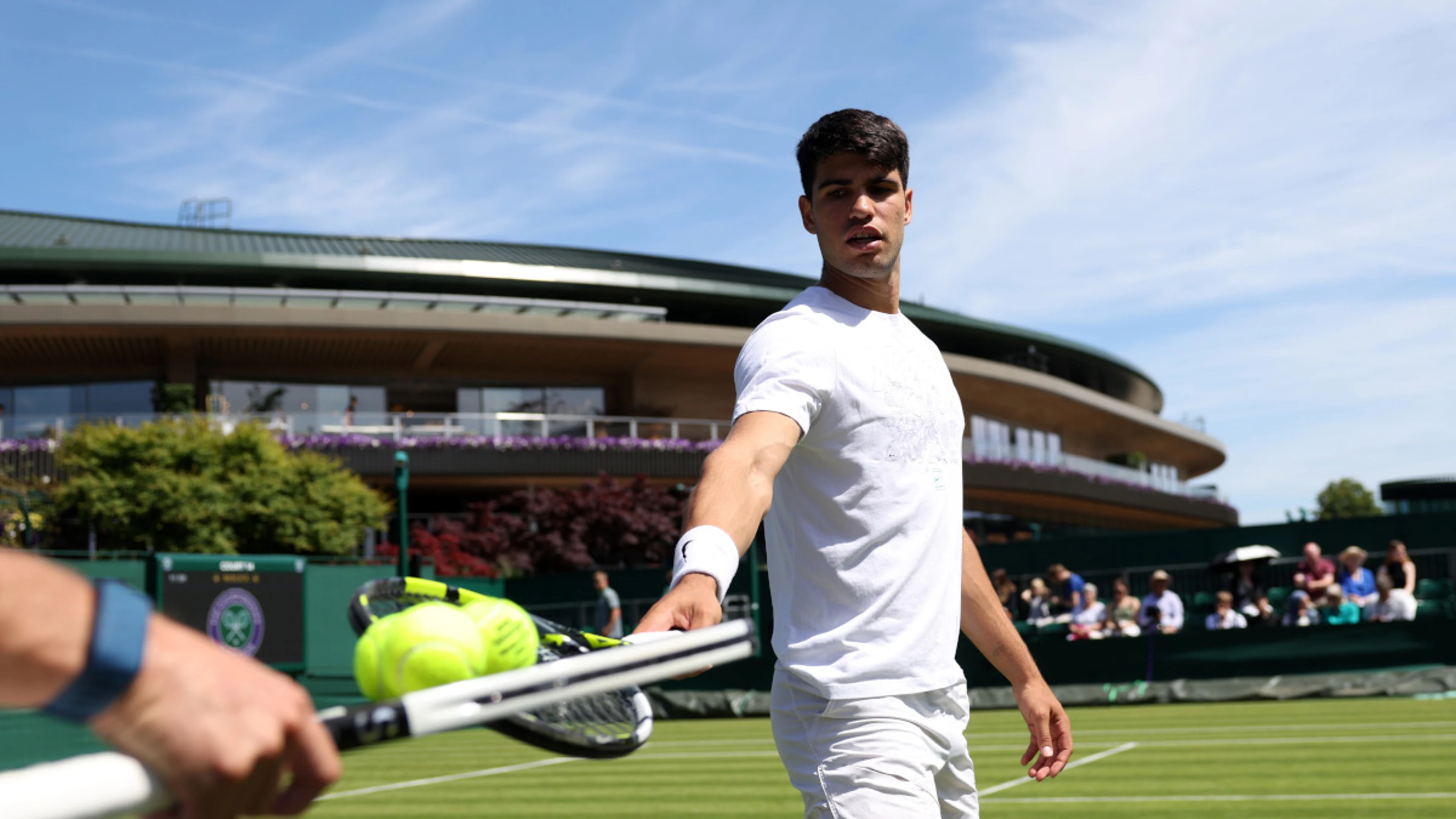 Alcaraz sharpened grass game after Queen's defeat