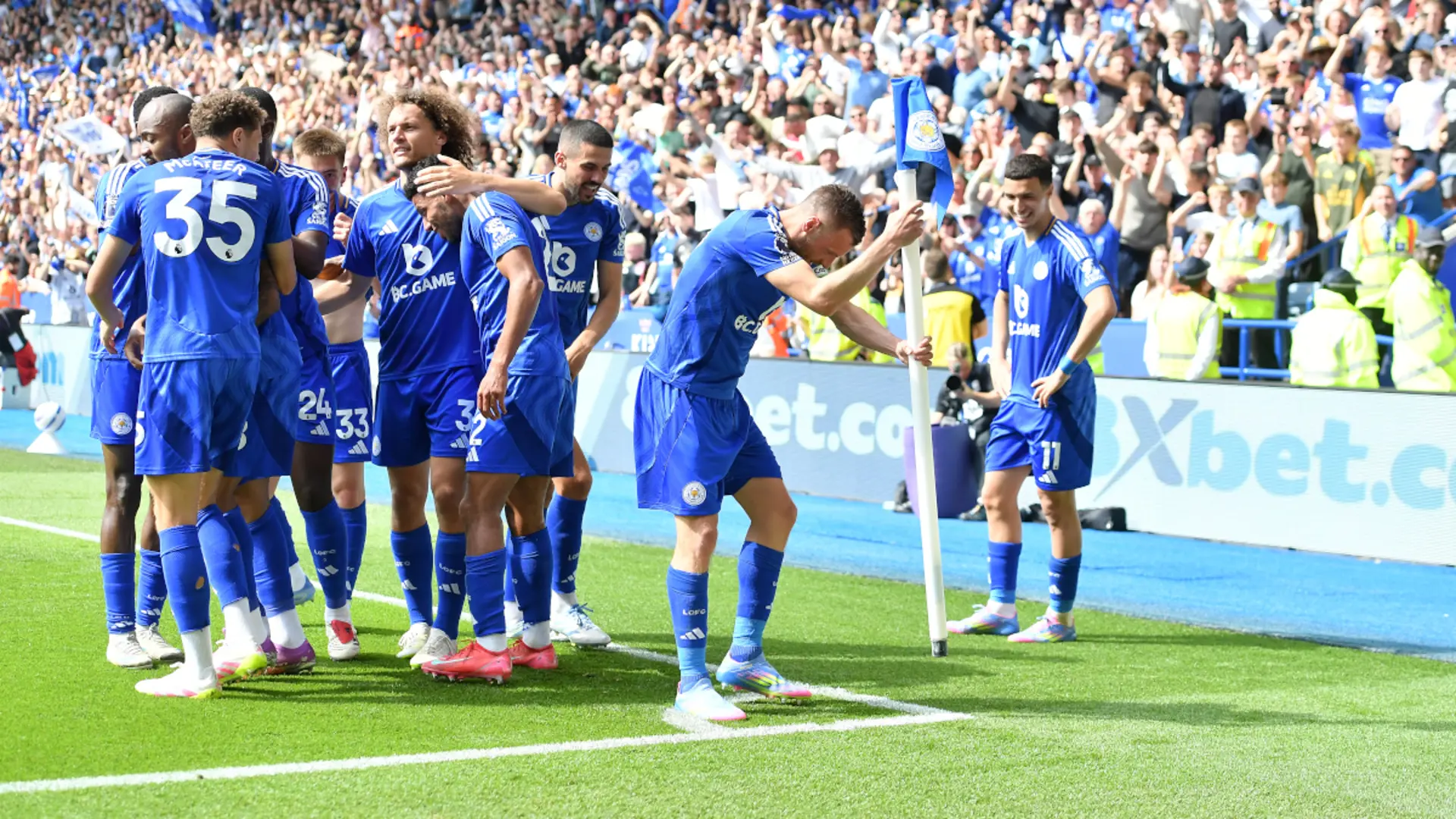 Everton win on Goodison farewell, Vardy makes it 200 in Leicester swansong
