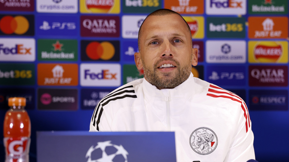 Ajax coach Heitinga purrs over Chelsea’s depth and ability