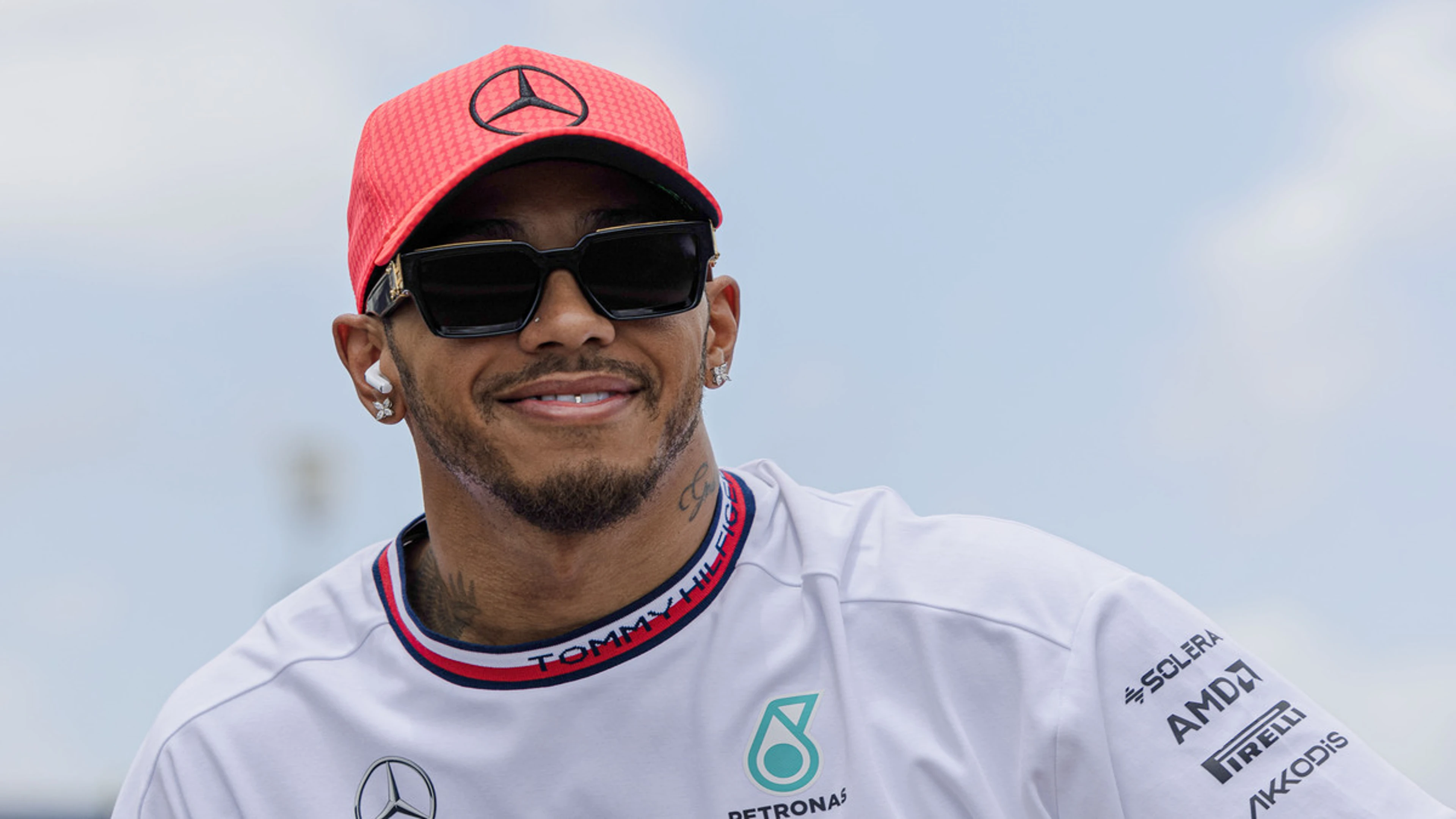 Ferrari preparing $50M offer to lure Hamilton - report