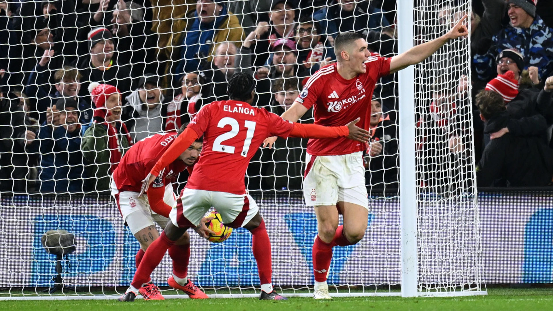 Nottingham Forest go fourth with late win over Aston Villa