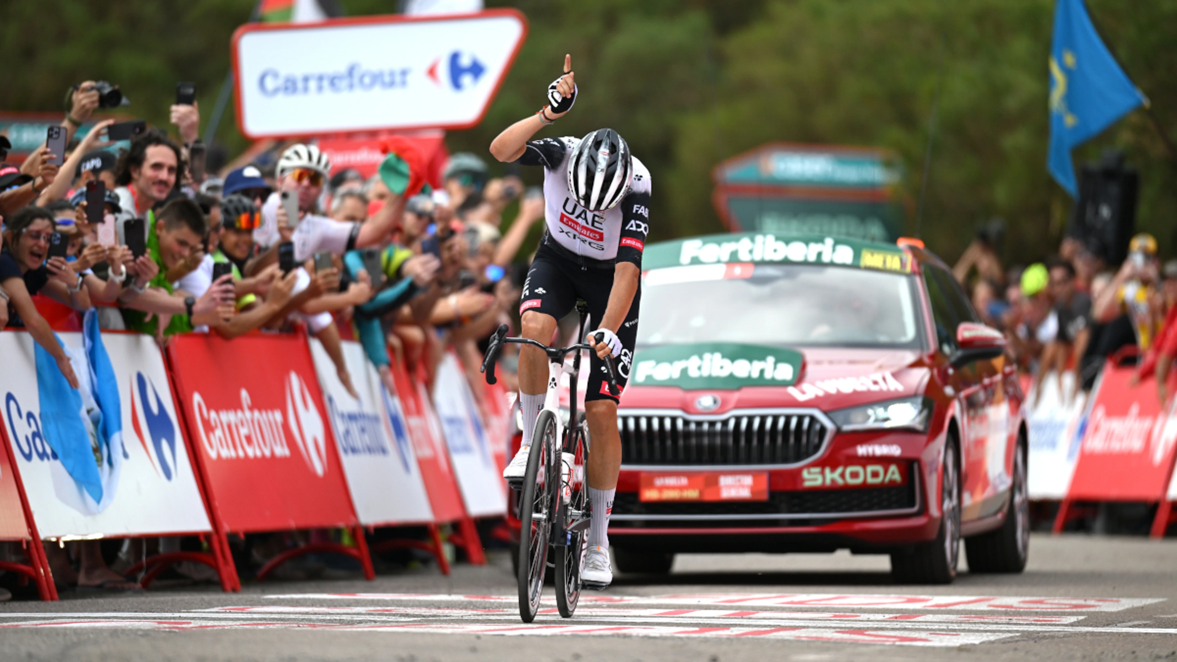 Soler takes solo Vuelta stage 14 win, Vingegaard bites back