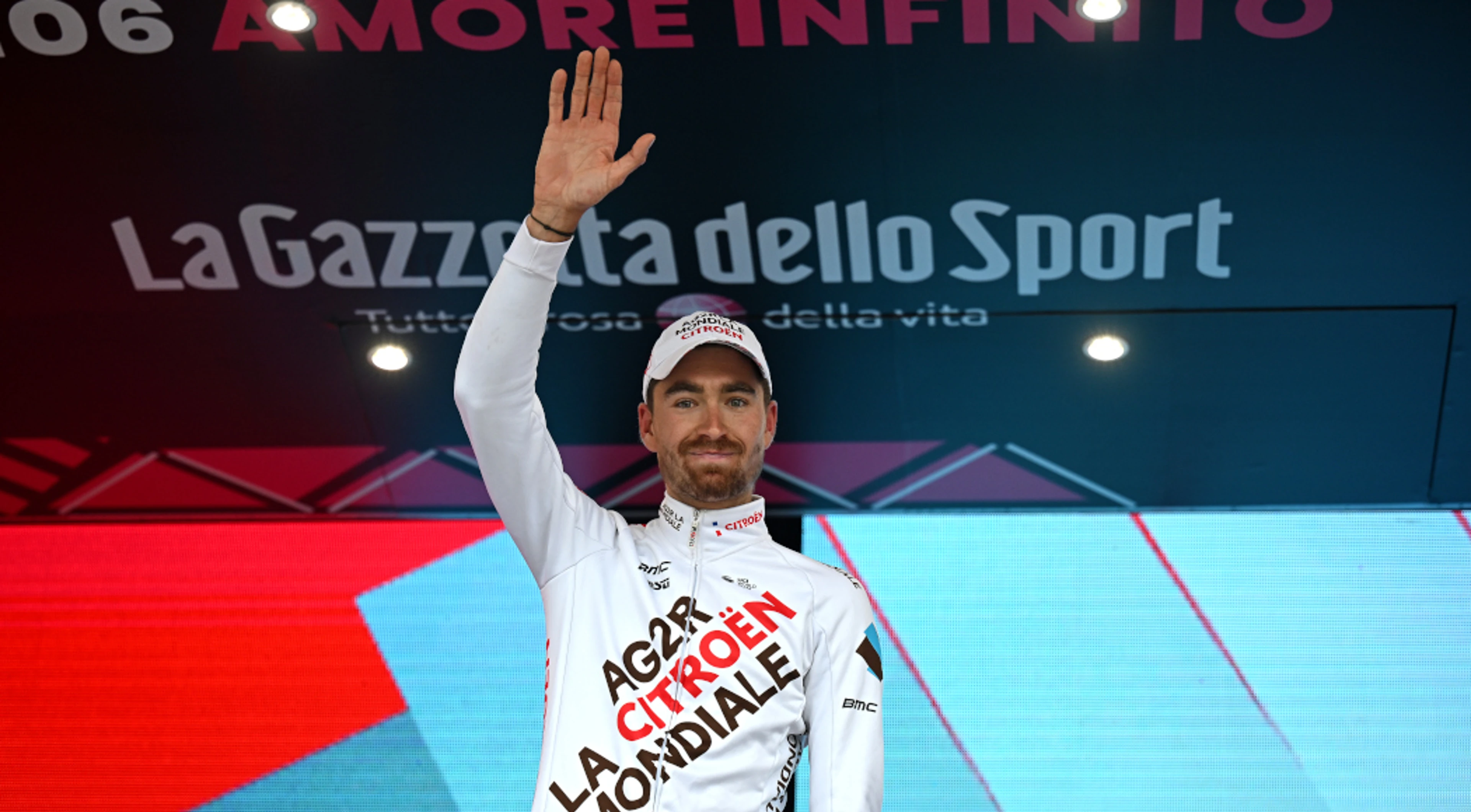 France's Paret-Peintre wins Giro stage four, Norway's Leknessund in pink