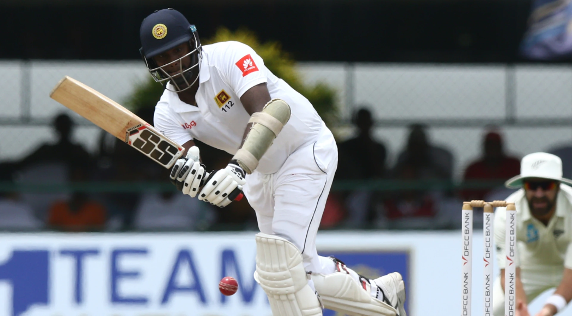 Mathews, Dhananjaya keep Sri Lanka alive