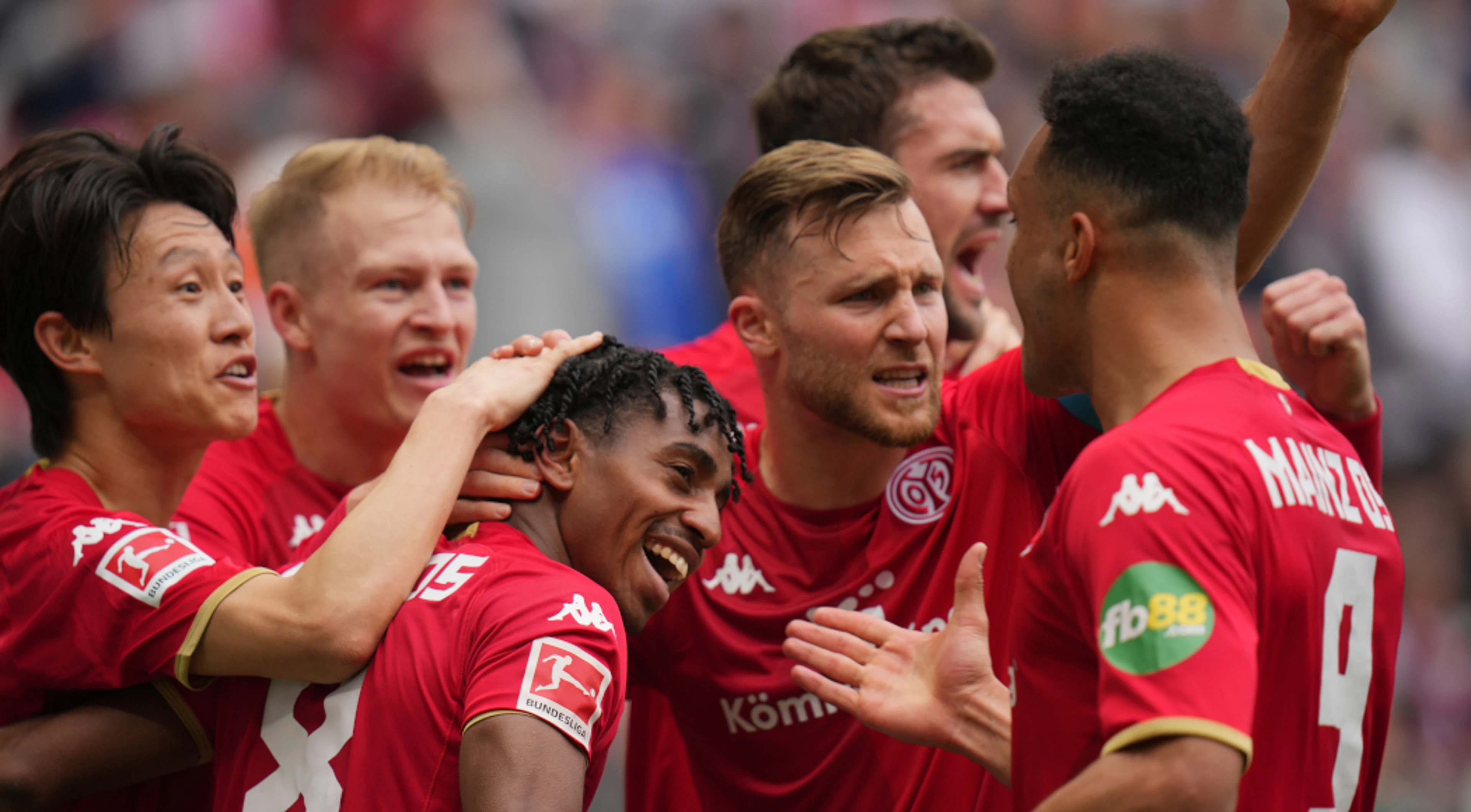 Dortmund beat Frankfurt to go top after Bayern 'knockout'