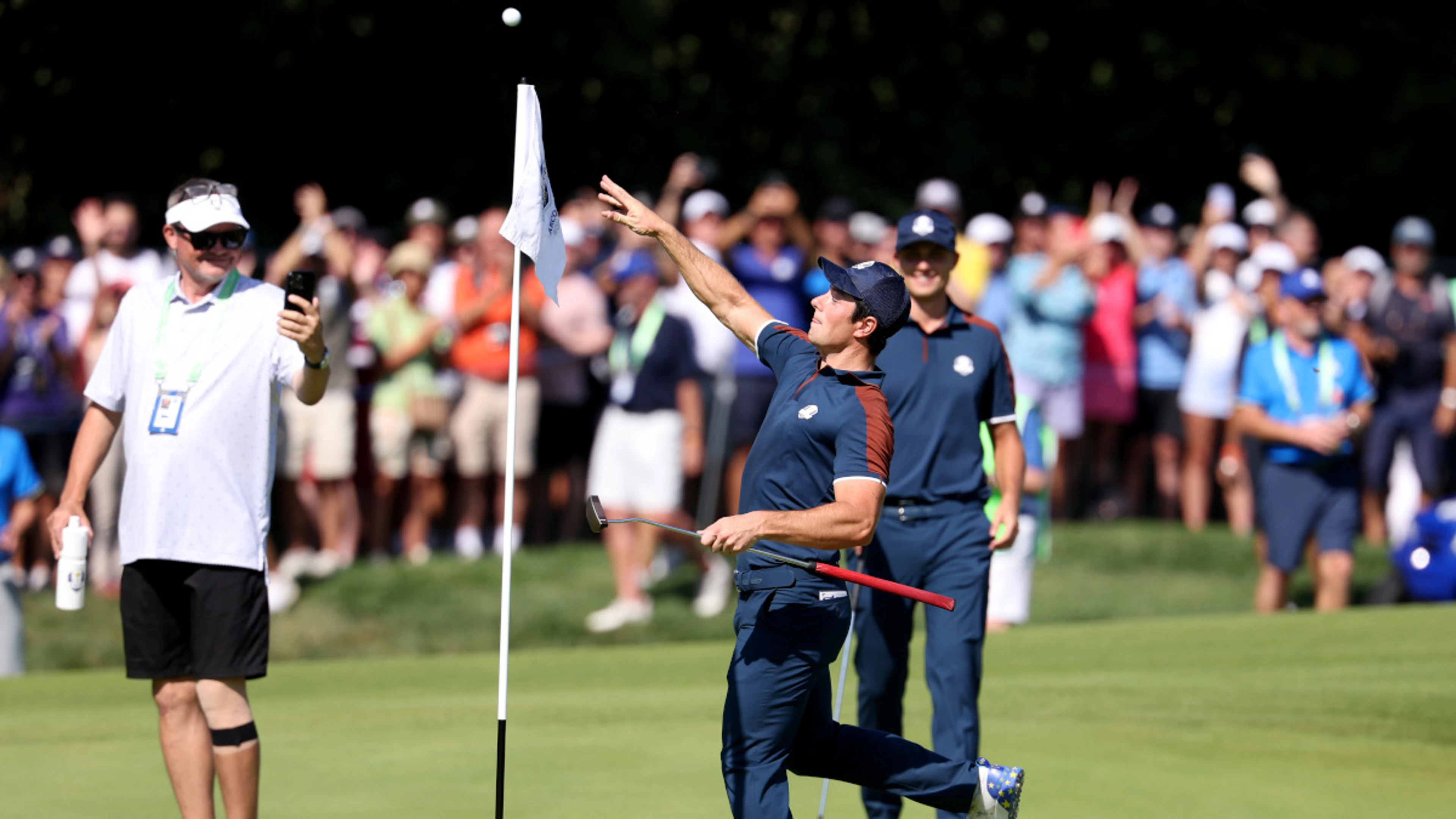 Hovland aces par-4 during Ryder Cup practice round