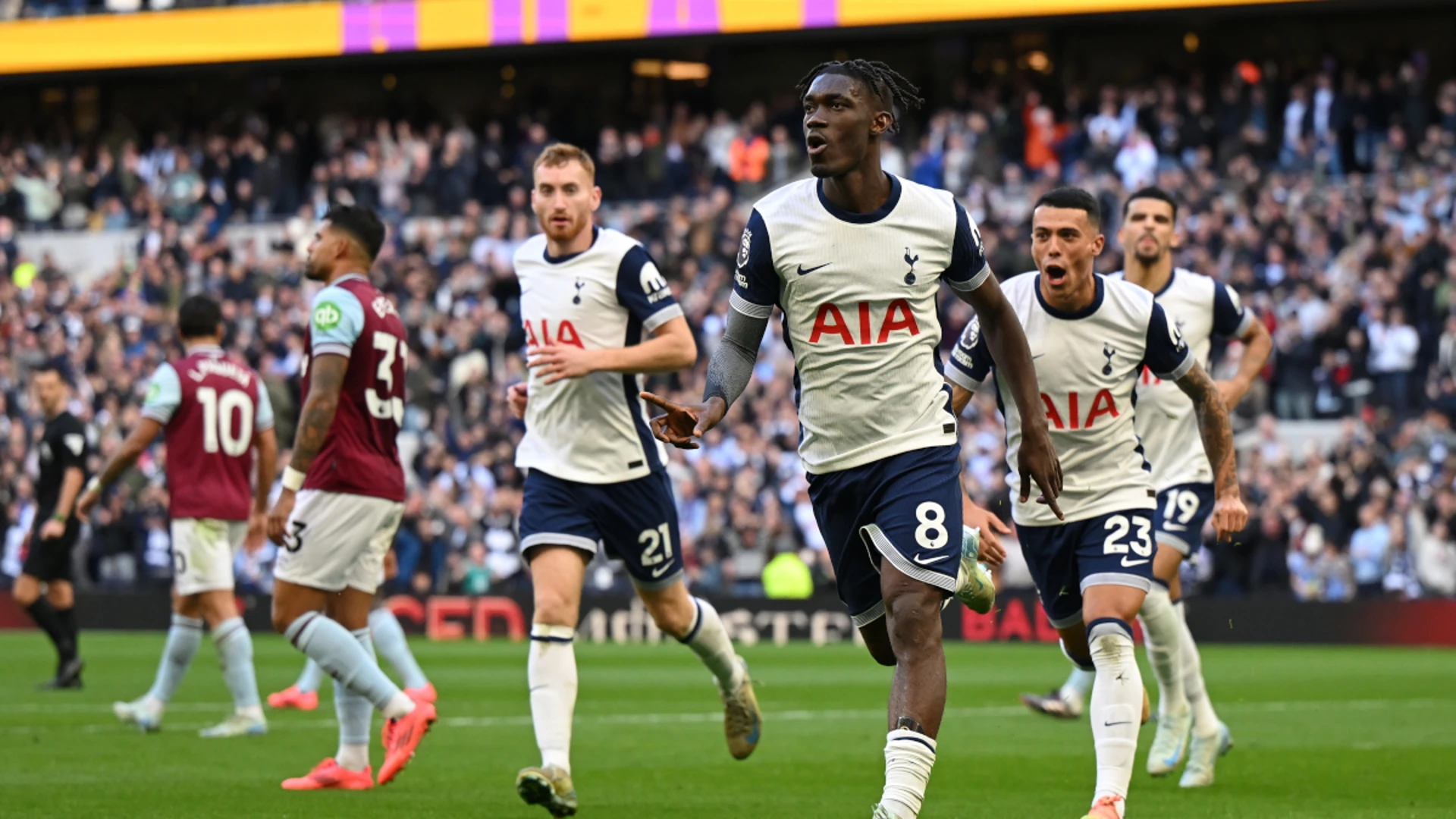 Spurs destroy West Ham in eight-minute blitz