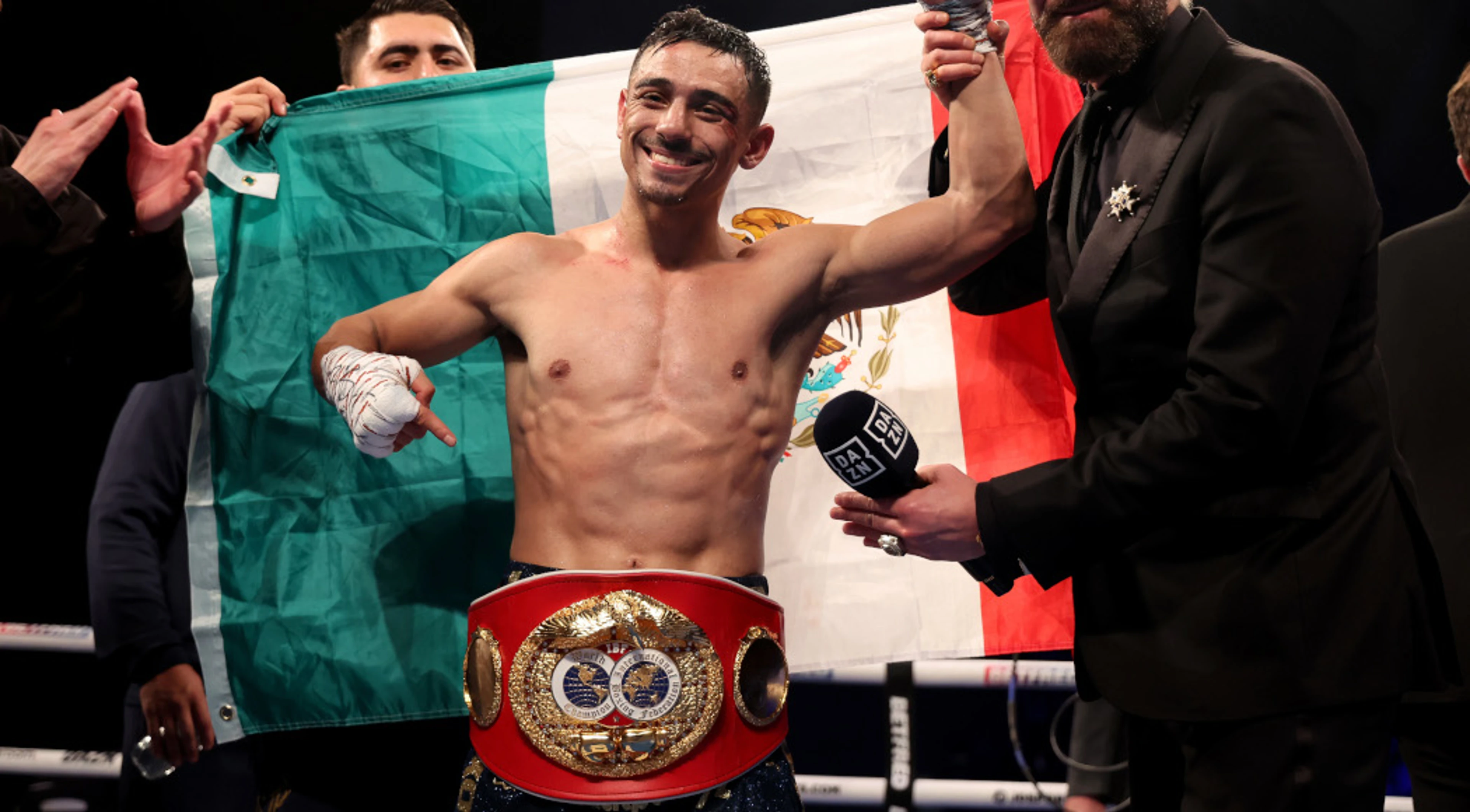 Lopez wins IBF featherweight belt