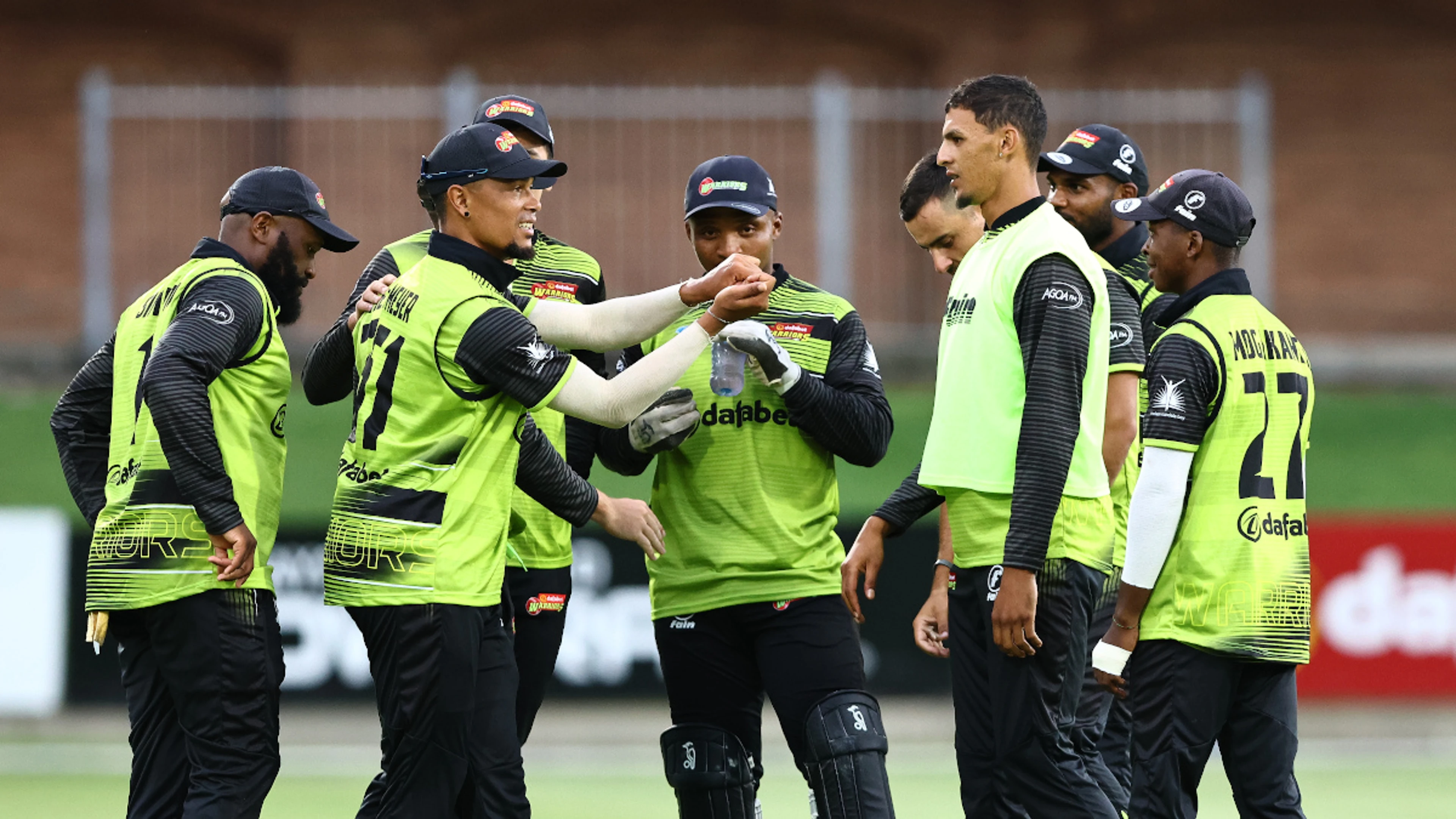 Kruger, Swanepoel bowl Warriors to bonus-point victory