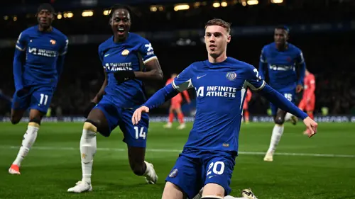 Palmer scores four as improving Chelsea hit Everton for six