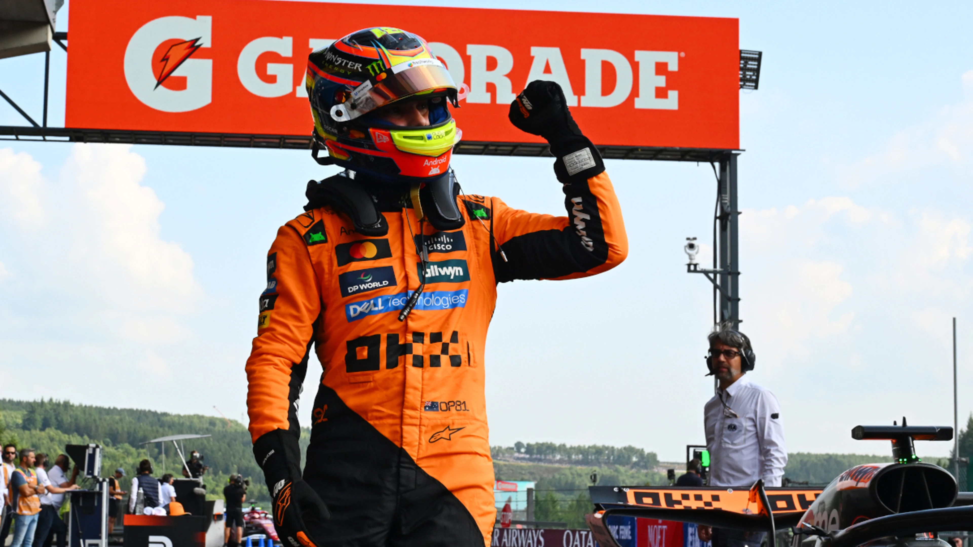 Piastri takes dominant sprint pole in Belgium