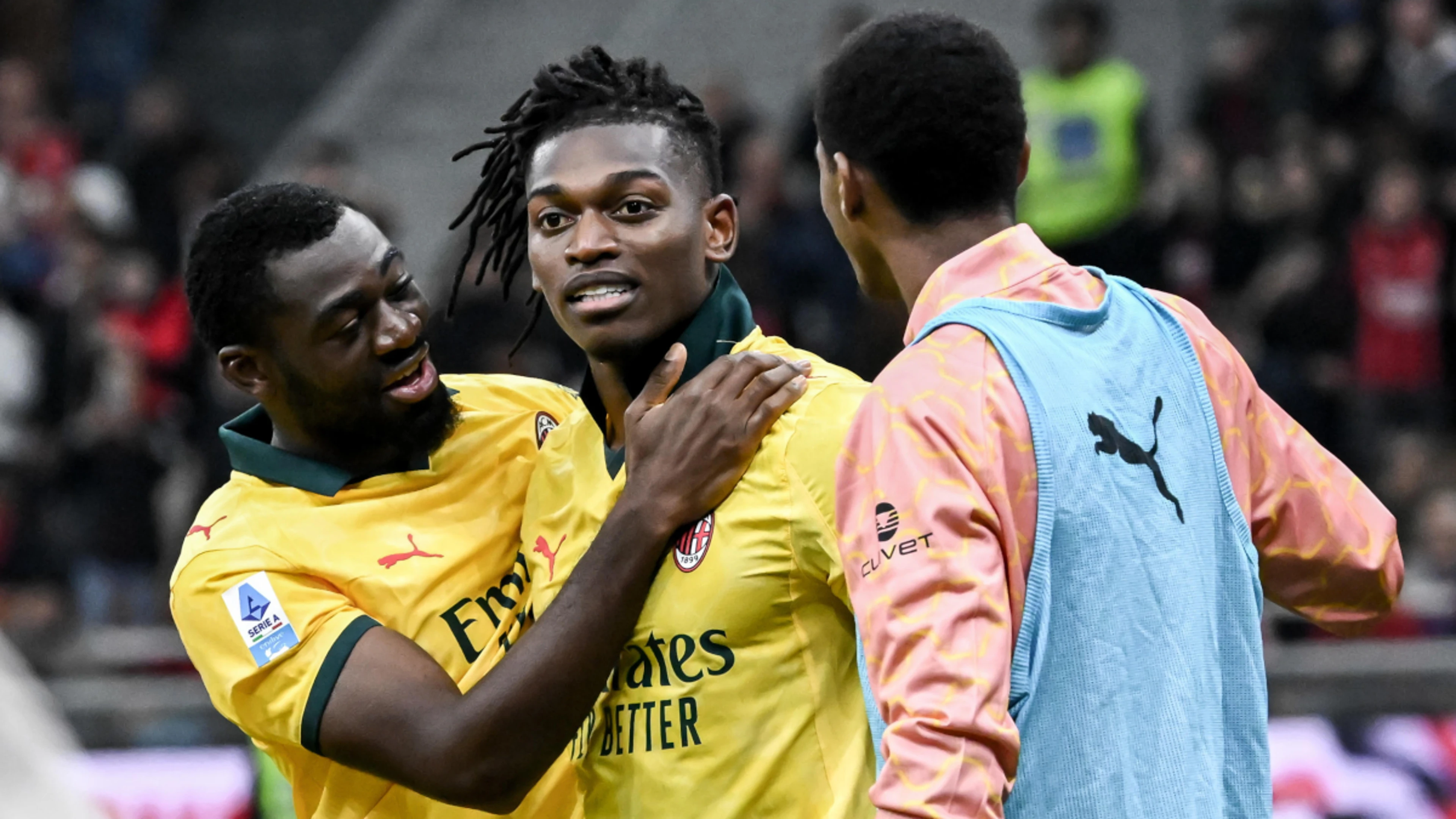 Leao double fires AC Milan past livid Fiorentina and top of Serie A