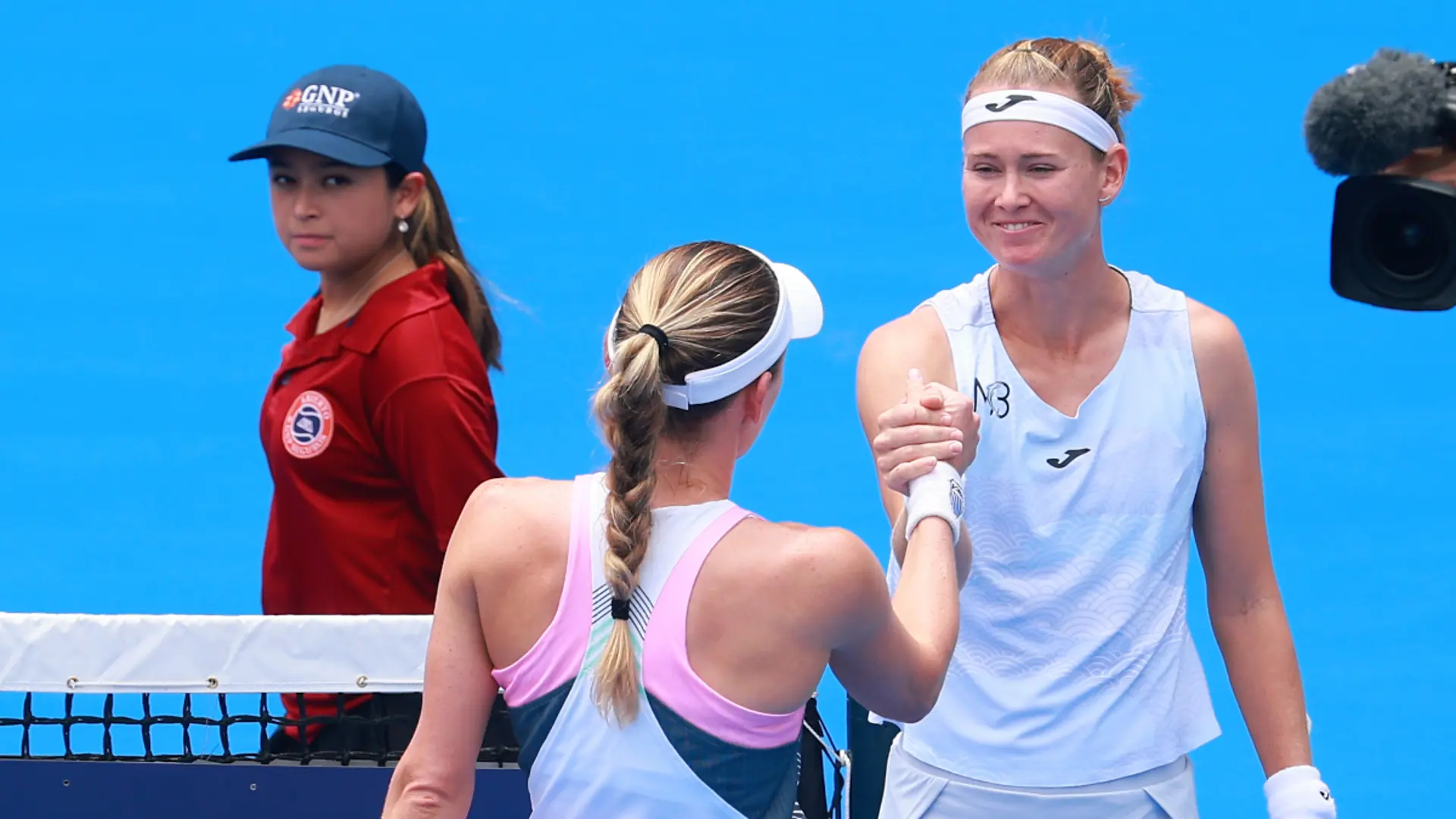 Alexandrova advances to Monterrey Open final after Bouzkova retires