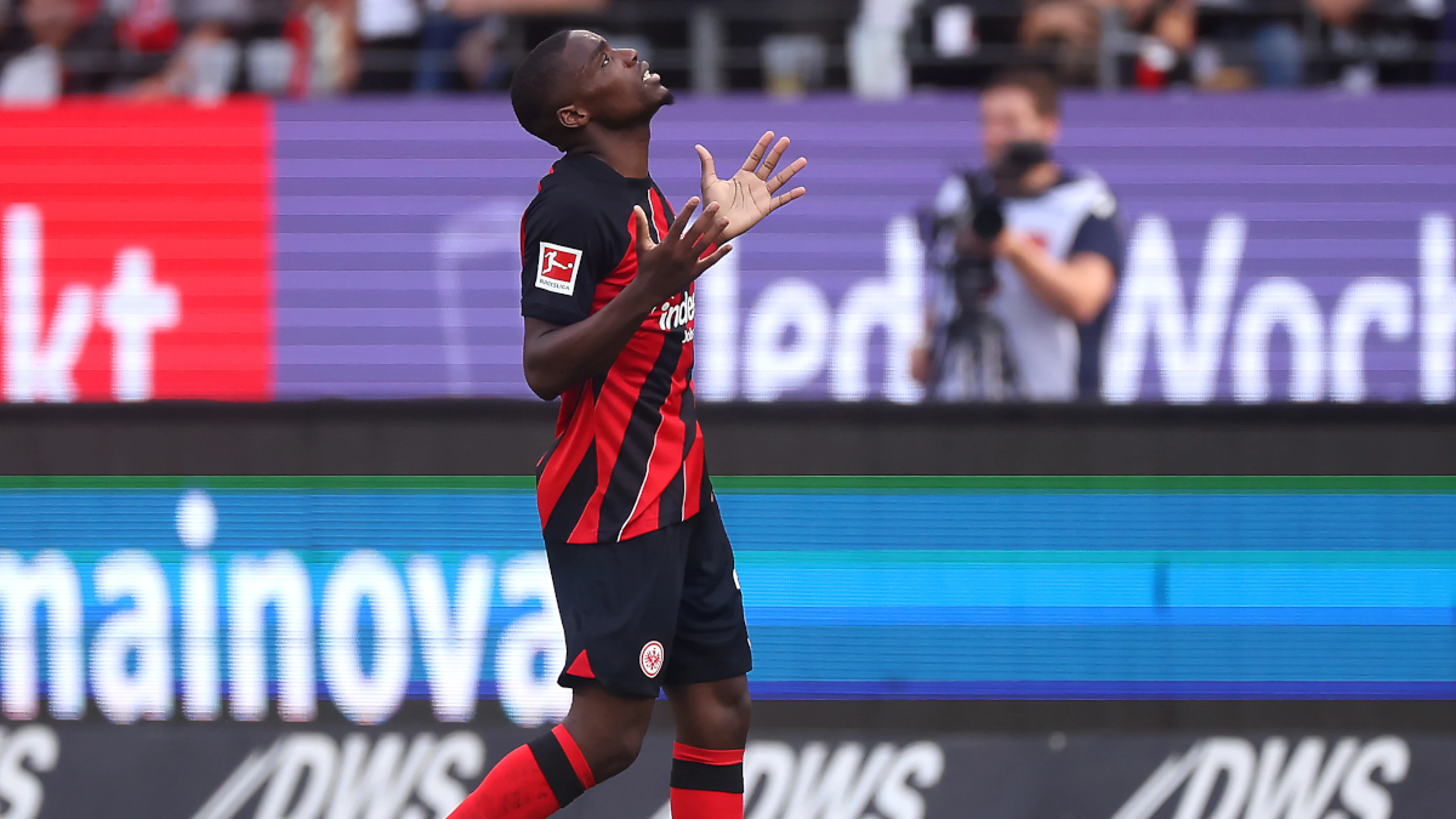 Frankfurt debutant Nkounkou strikes late to rescue point against Cologne