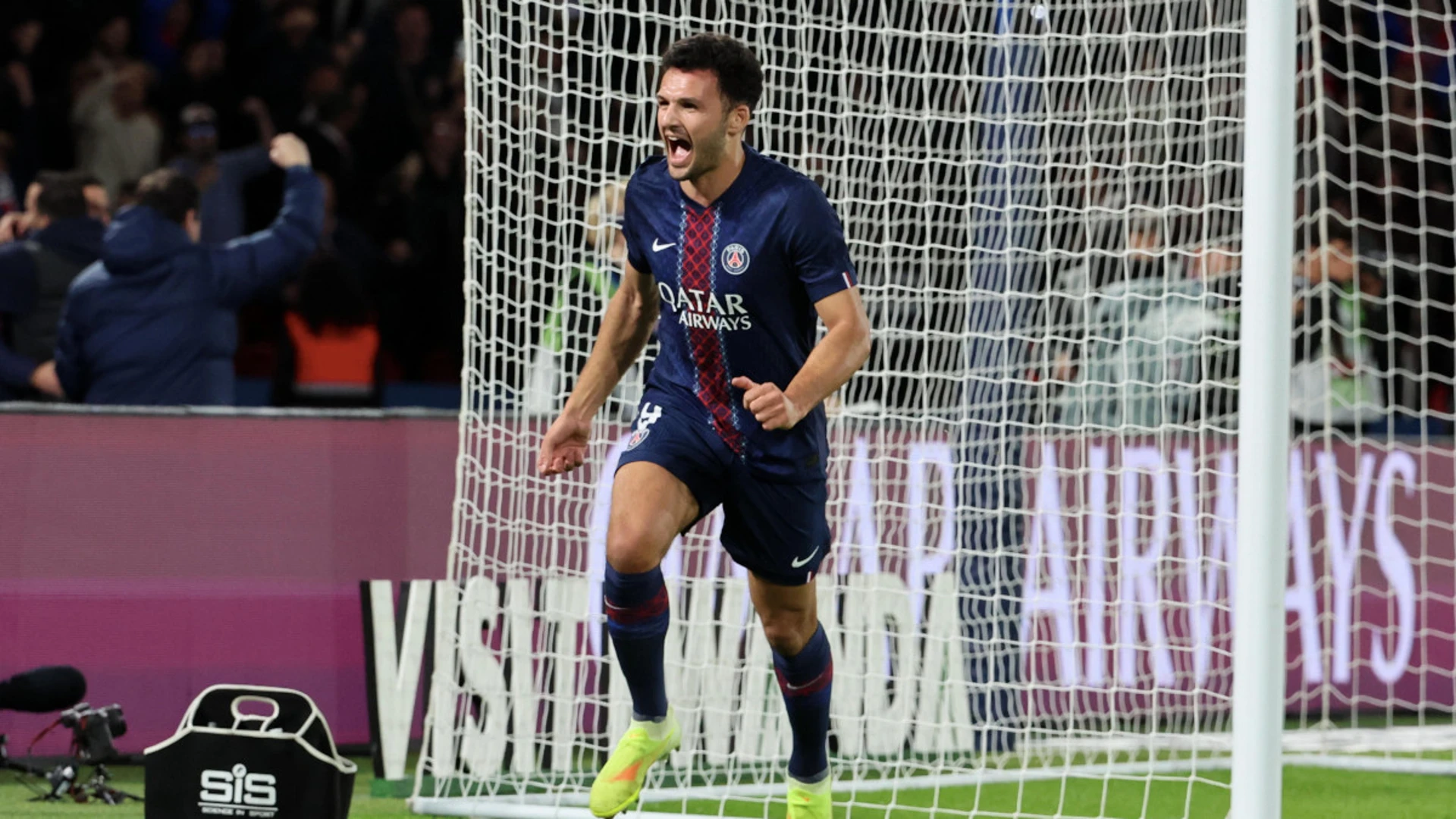 Ramos header earns PSG late win over Nice