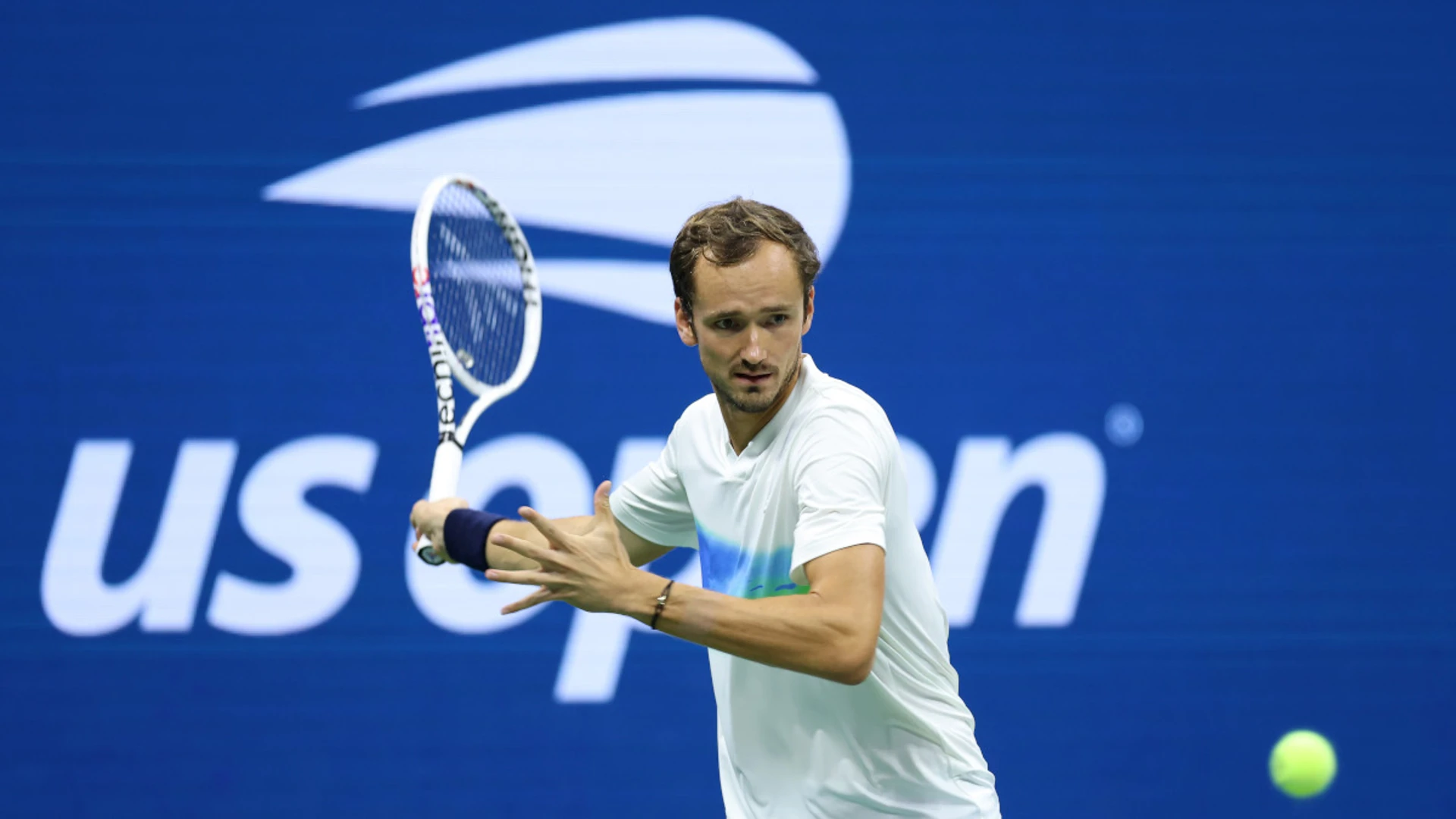 Medvedev holds off Cobolli to reach US Open last 16