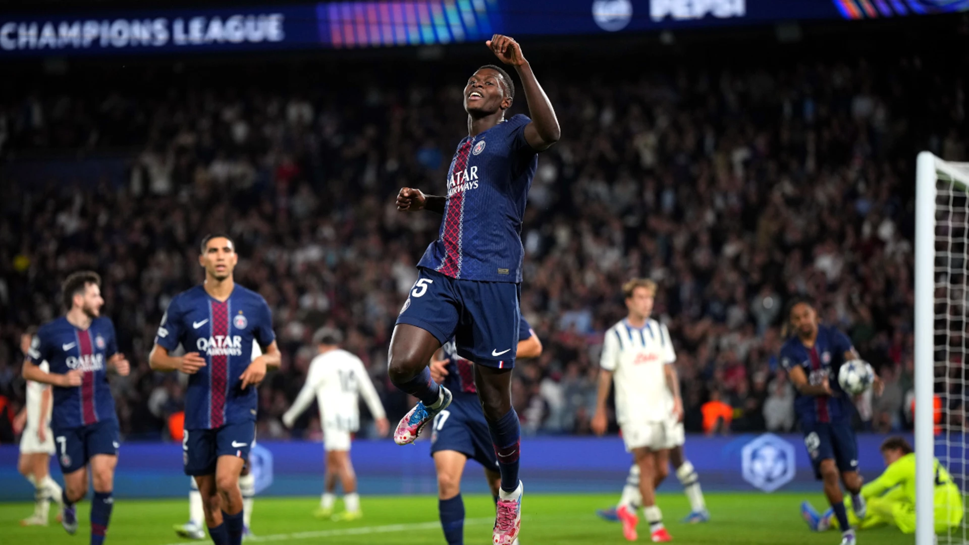 Kvaratskhelia stunner helps holders PSG to winning Champions League start