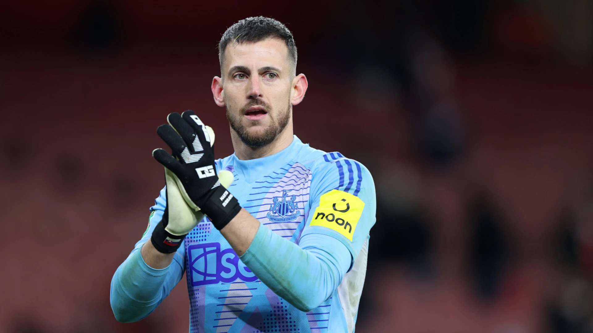 Newcastle boss Howe eager to hang onto goalkeeper Dubravka