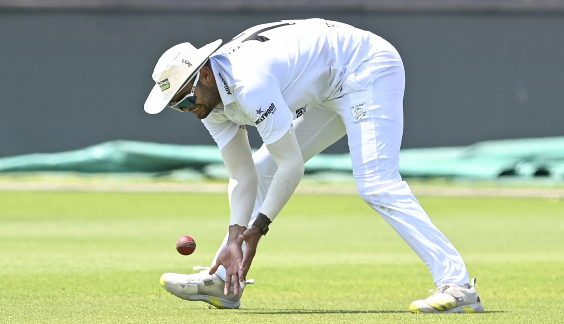 DAY 3: Smith strikes unbeaten 64 as Dolphins compile 294 for six at lunch