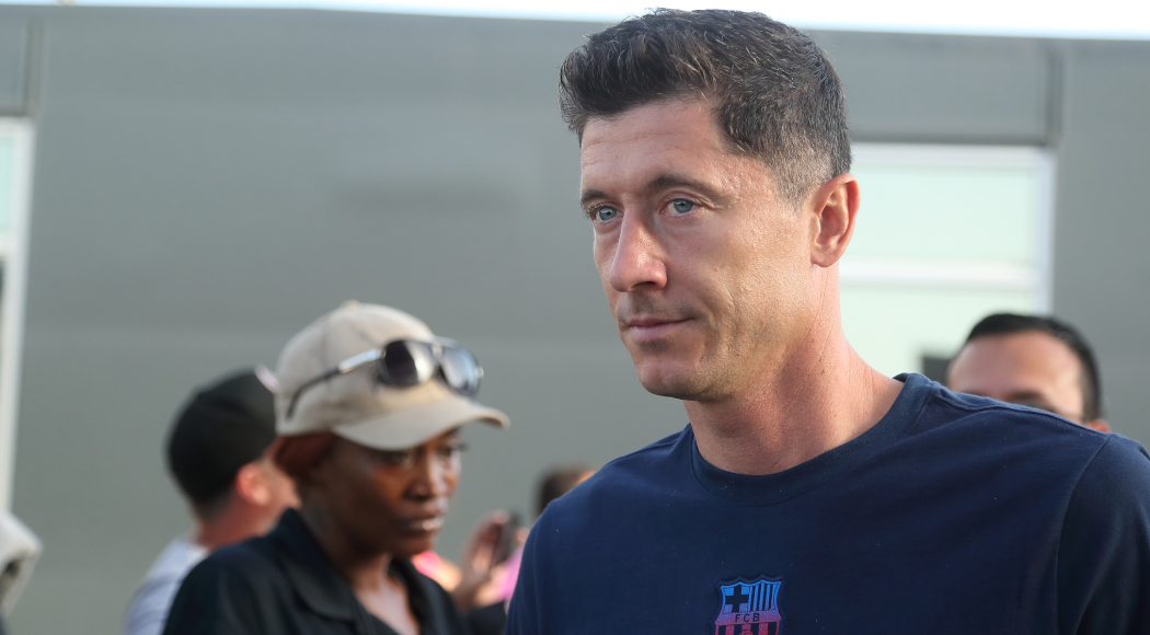 Barcelona complete signing of Lewandowski