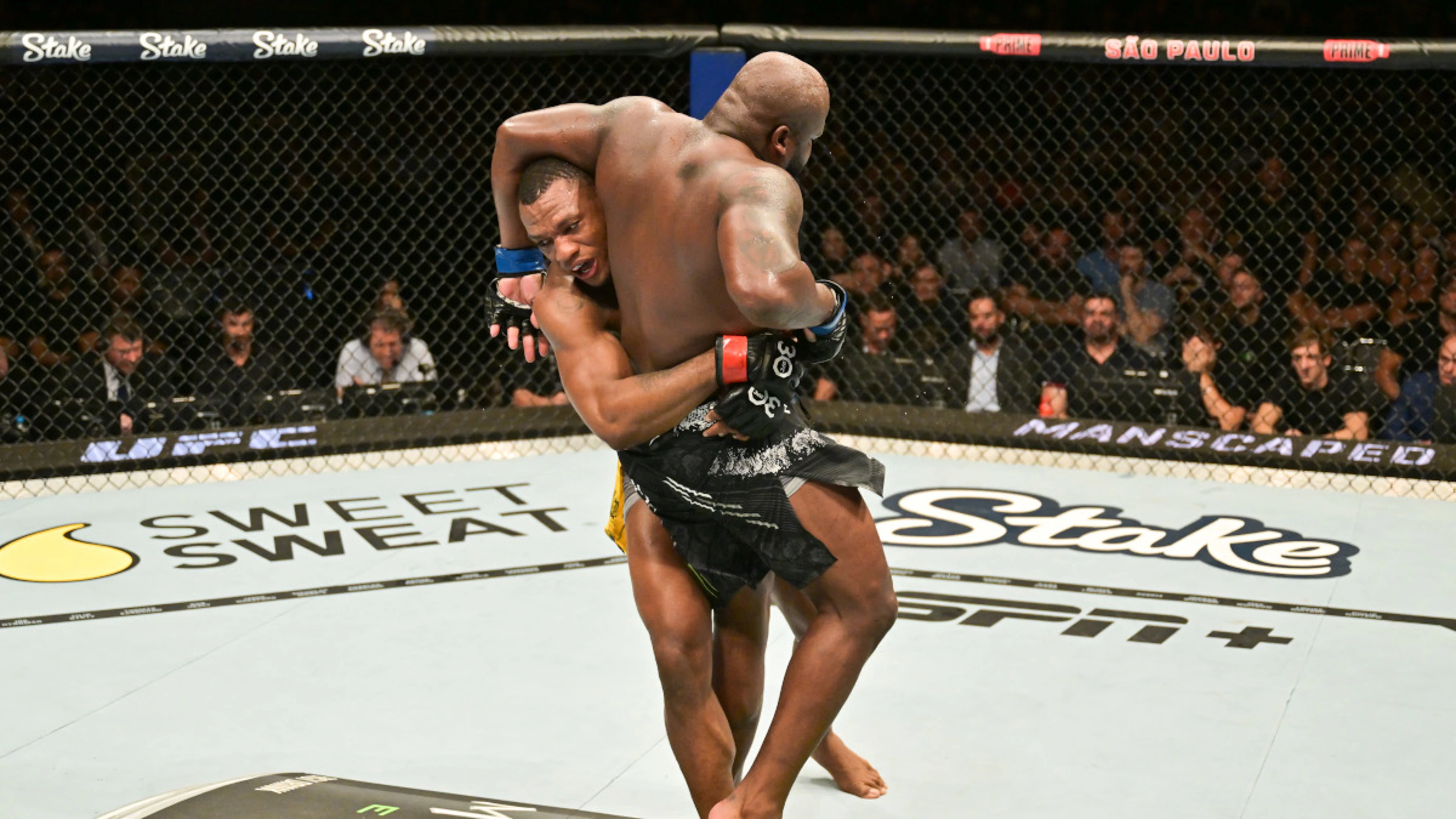 Almeida dominates in Fight Night win in Sao Paulo