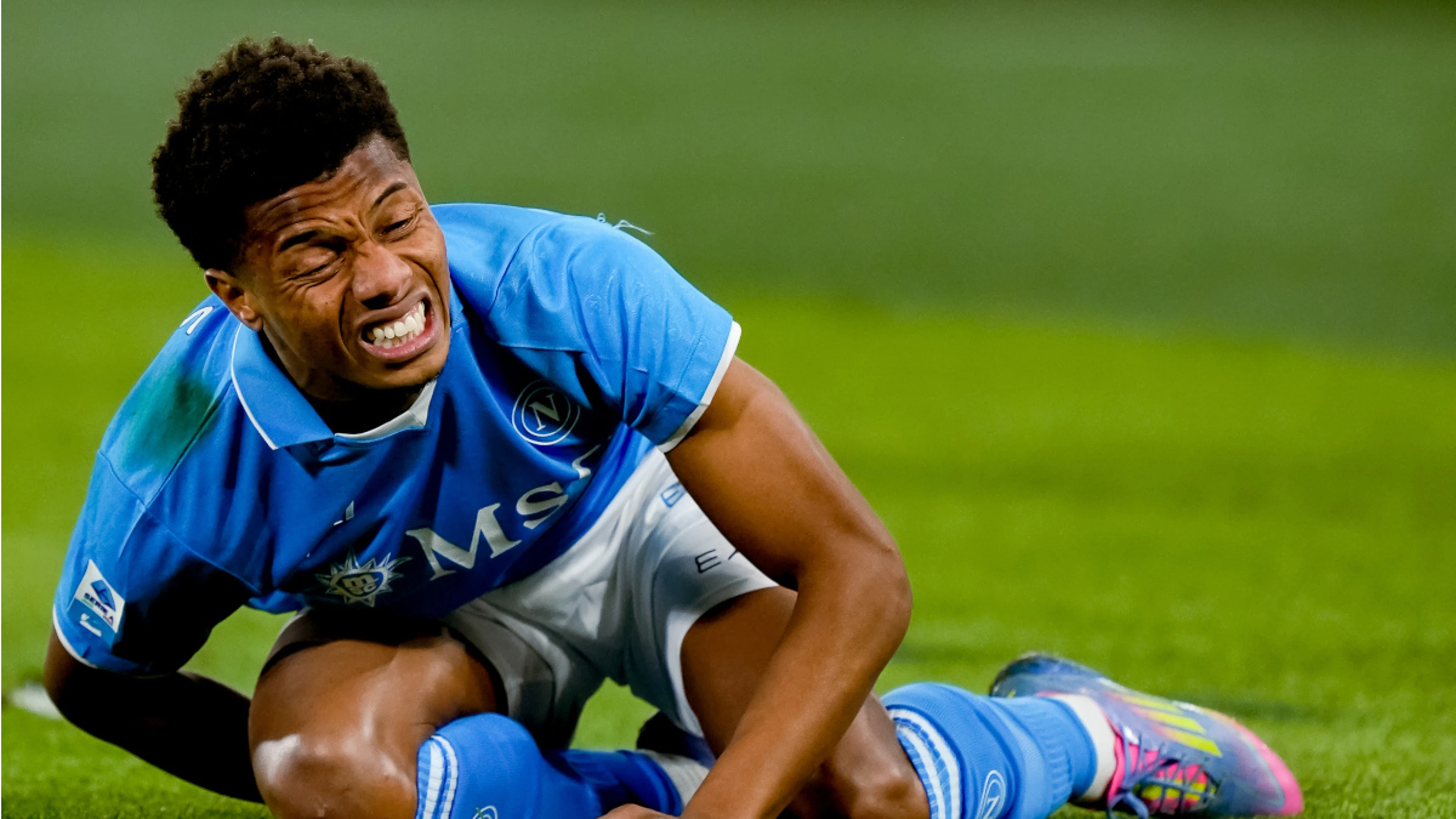 Neres risks missing Napoli's title run-in with calf injury