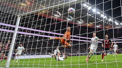 Both sides see red as Frankfurt snatch draw with Bremen