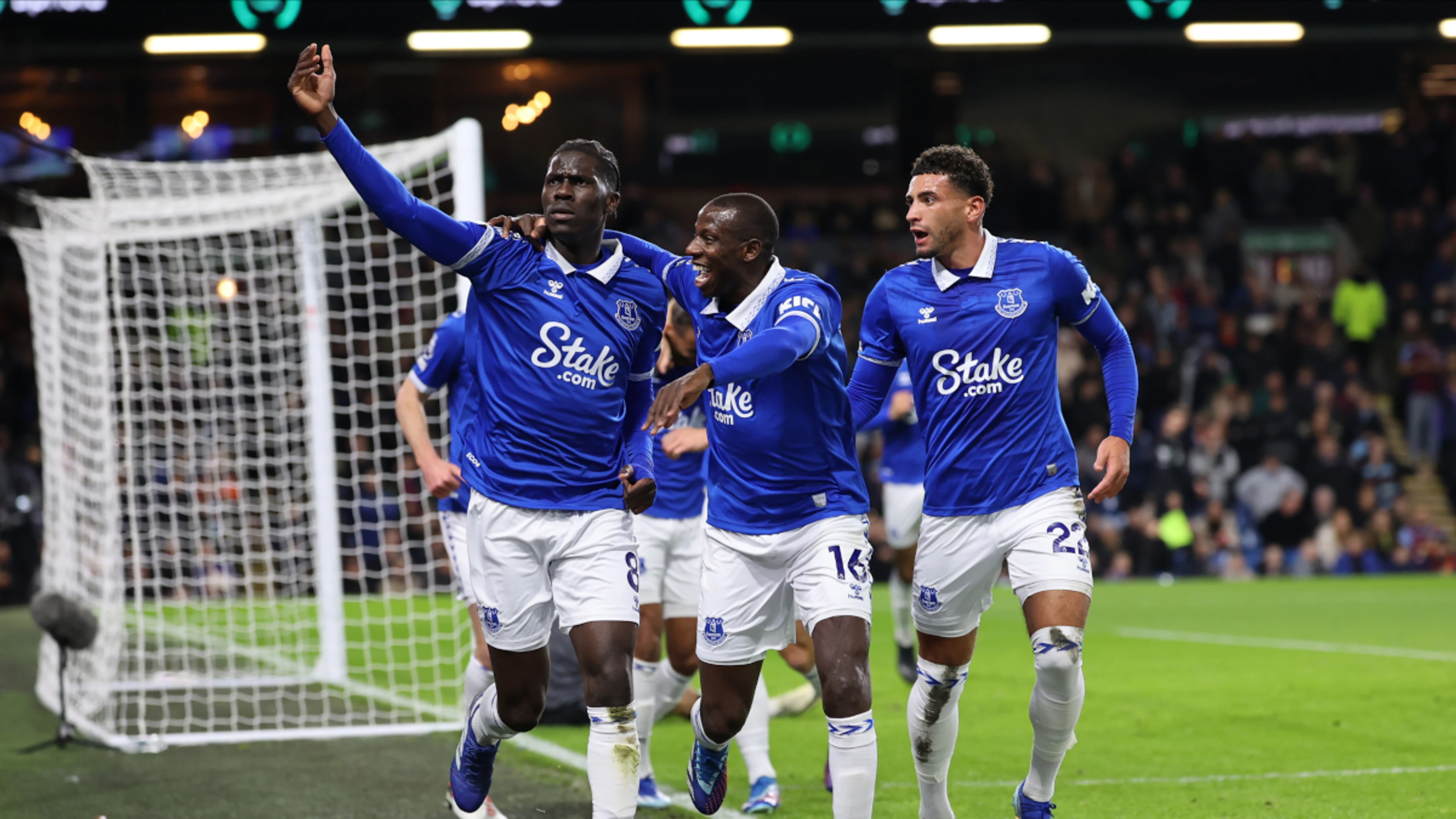 Everton win at Burnley to continue climb up the standings