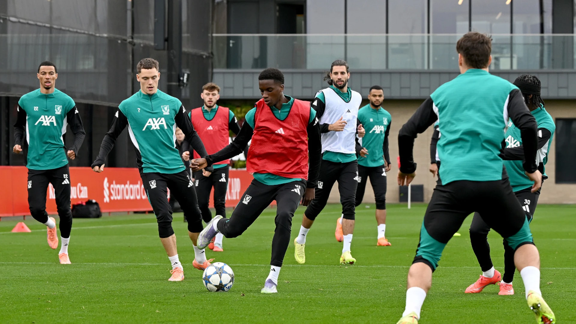 Liverpool disrupted by flight delay, Gravenberch out of Frankfurt trip