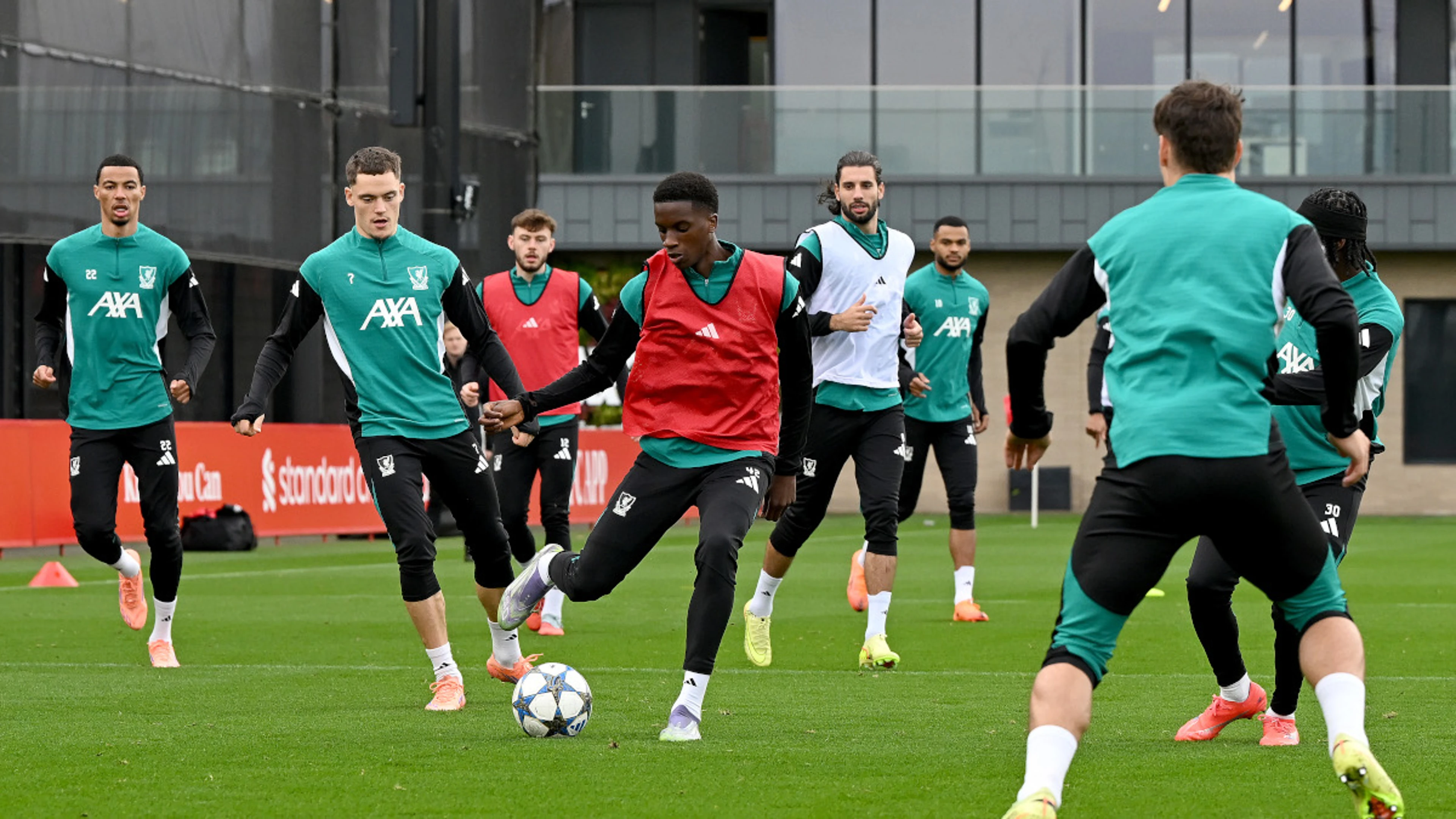 Liverpool disrupted by flight delay, Gravenberch out of Frankfurt trip