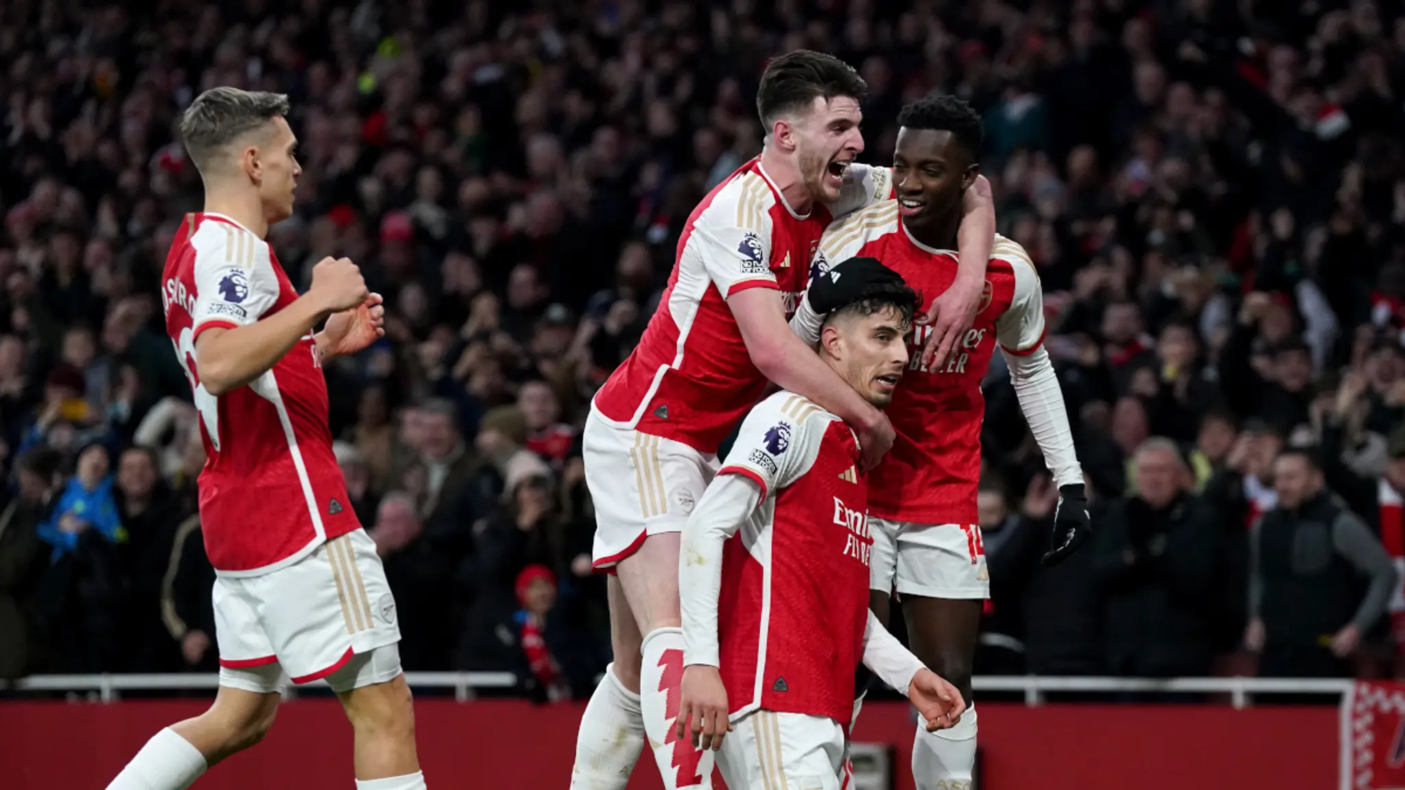 Arsenal top Premier League as Liverpool prepare to host Man Utd