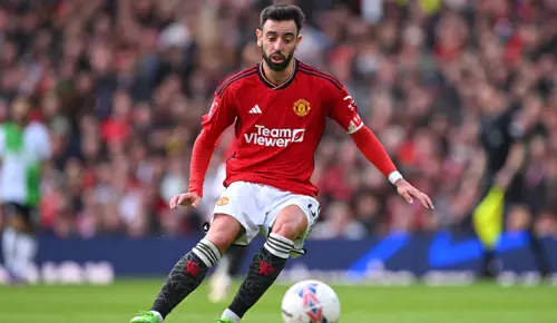 Fernandes urges Man Utd to use Liverpool win as fuel for late surge