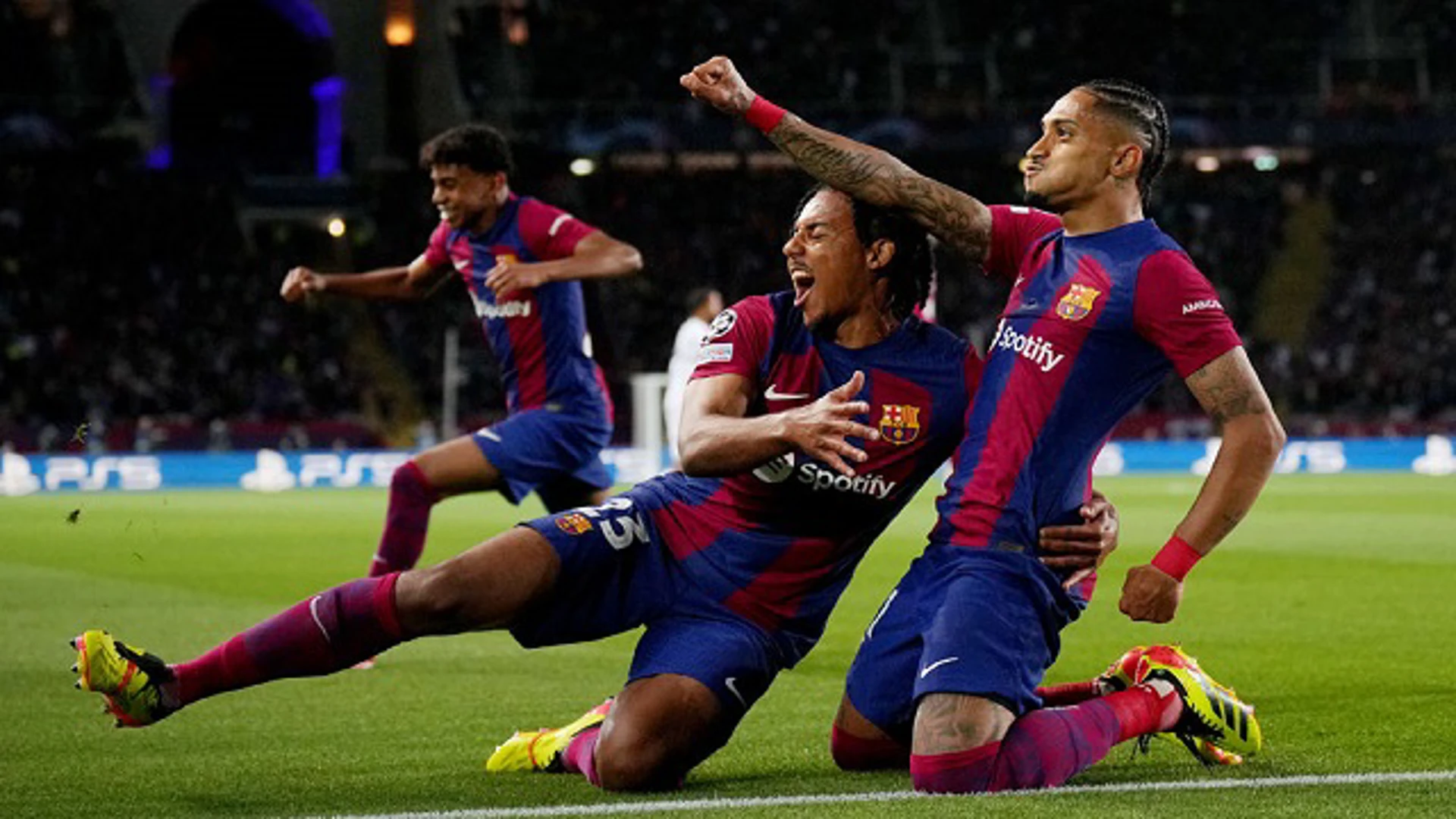 Raphinha (Barcelona) scores | FC Barcelona v Paris Saint-Germain | QF 2nd Leg |U EFA Champions League 2023/24