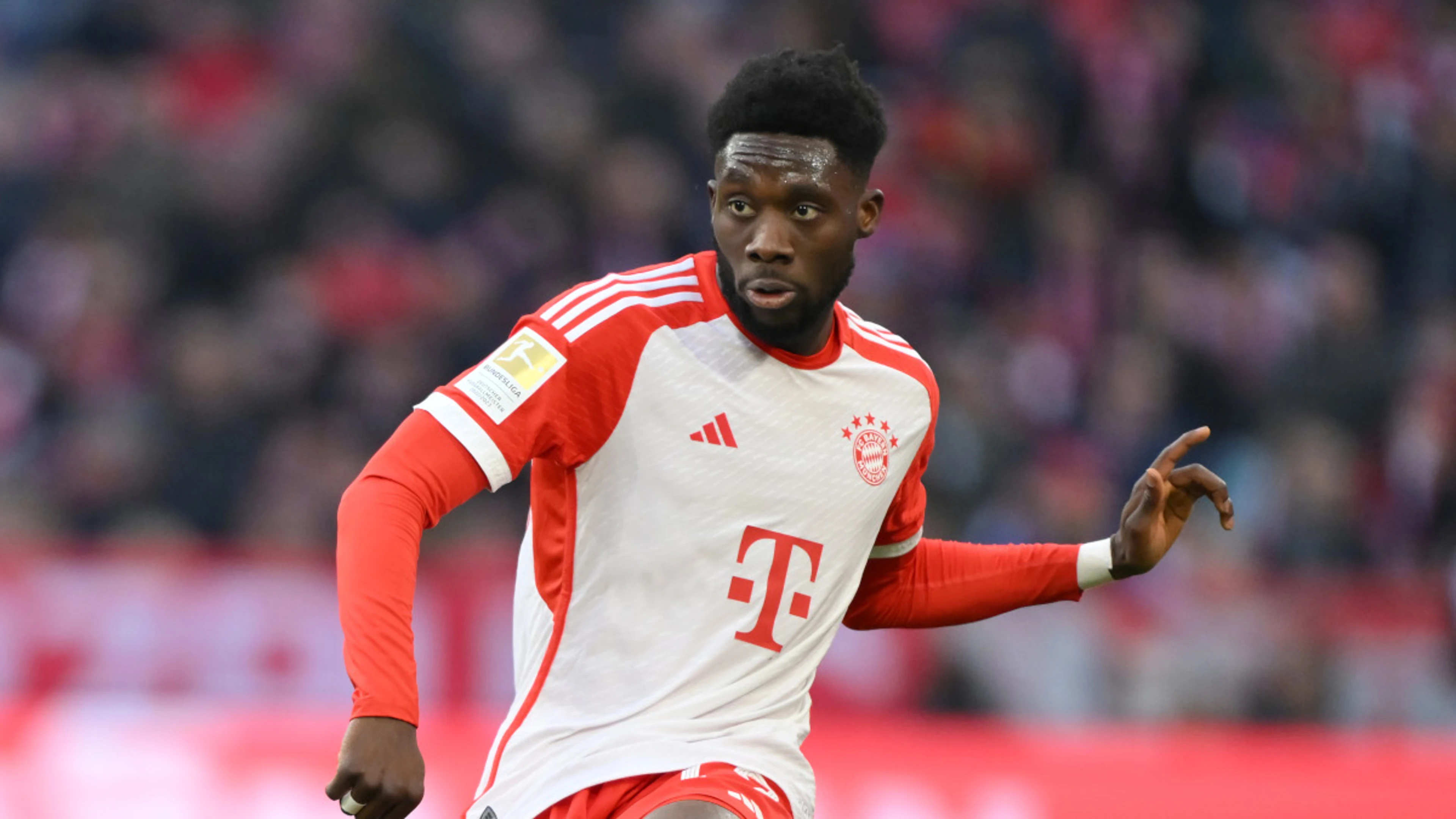 Bayern's injury crisis worsens after Davies hurts knee
