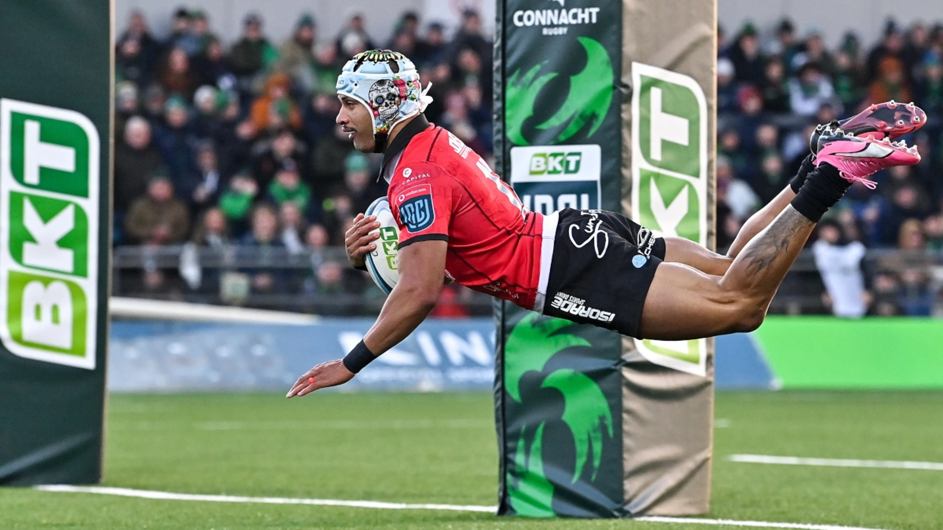 14-man Lions roar as they smash Connacht against the odds