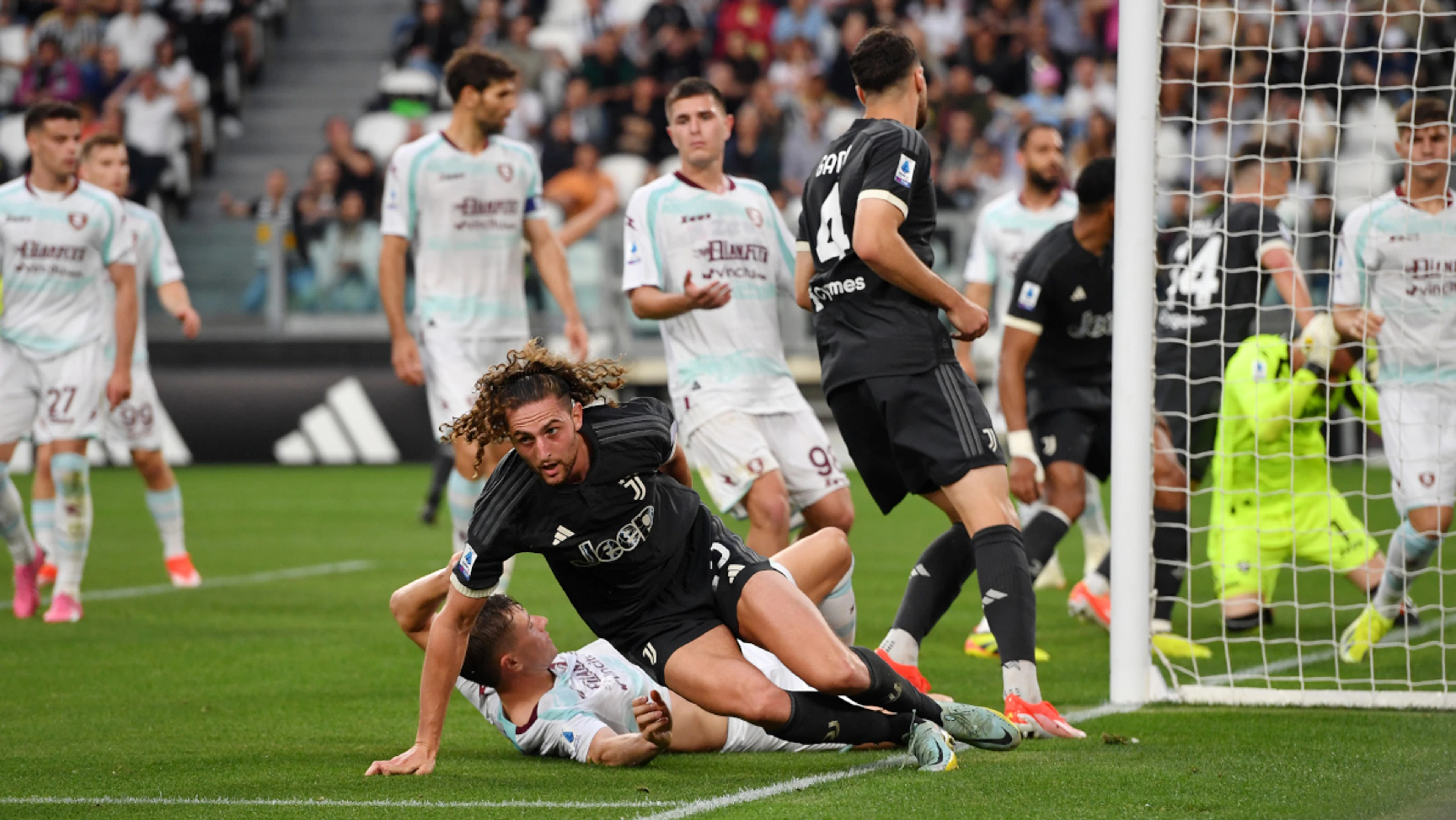 Late Rabiot goal salvages home draw for Juve against Salernitana