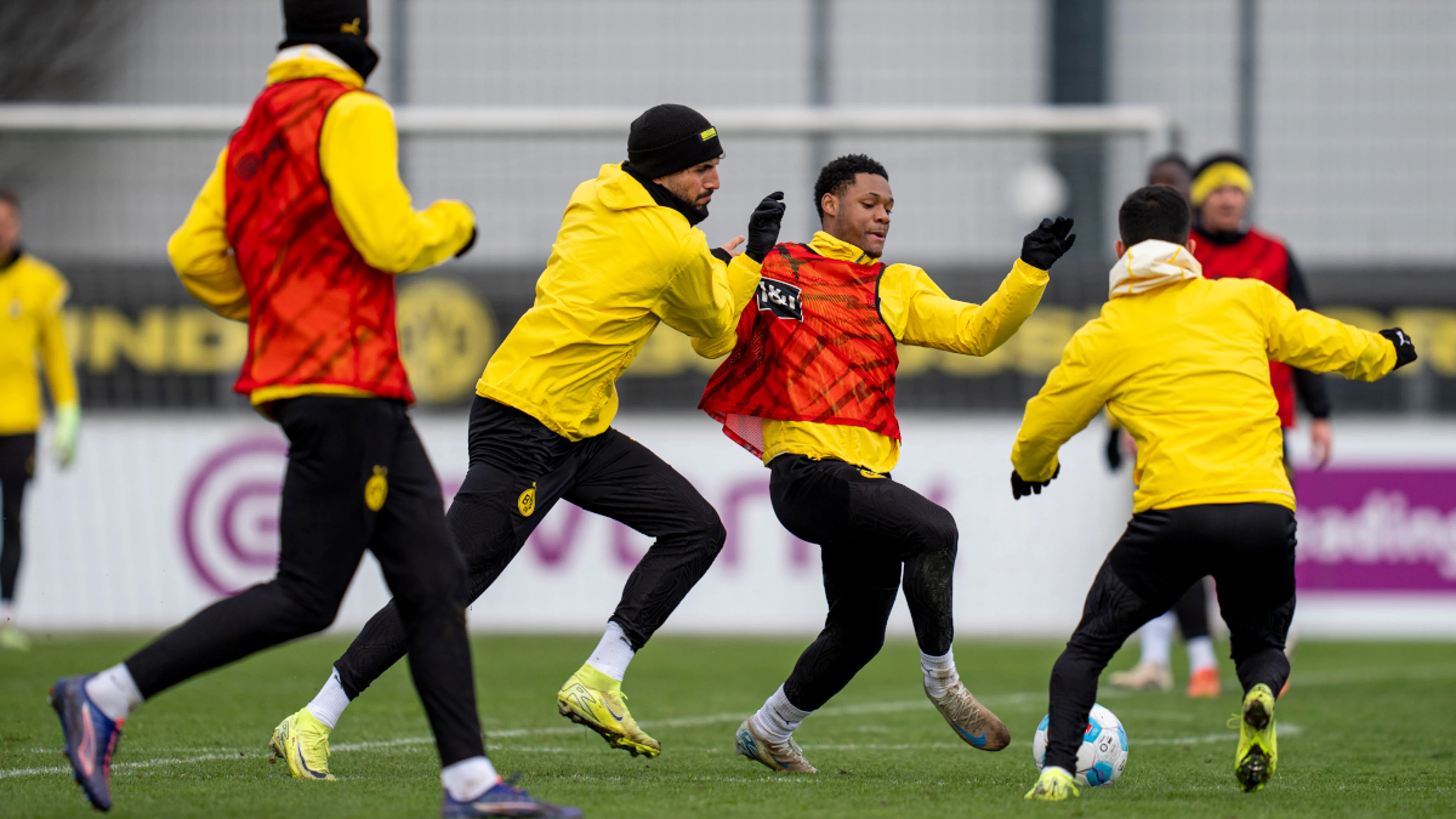 Dortmund out to cut gap to top spots against in-form Leverkusen