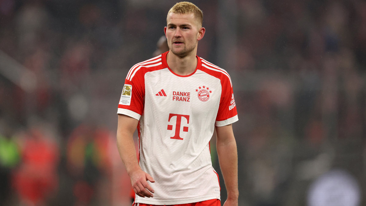 Bayern defender De Ligt sidelined by knee injury