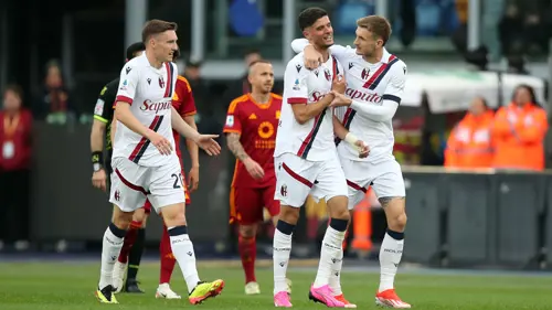 Bologna beat Roma to close in on Champions League