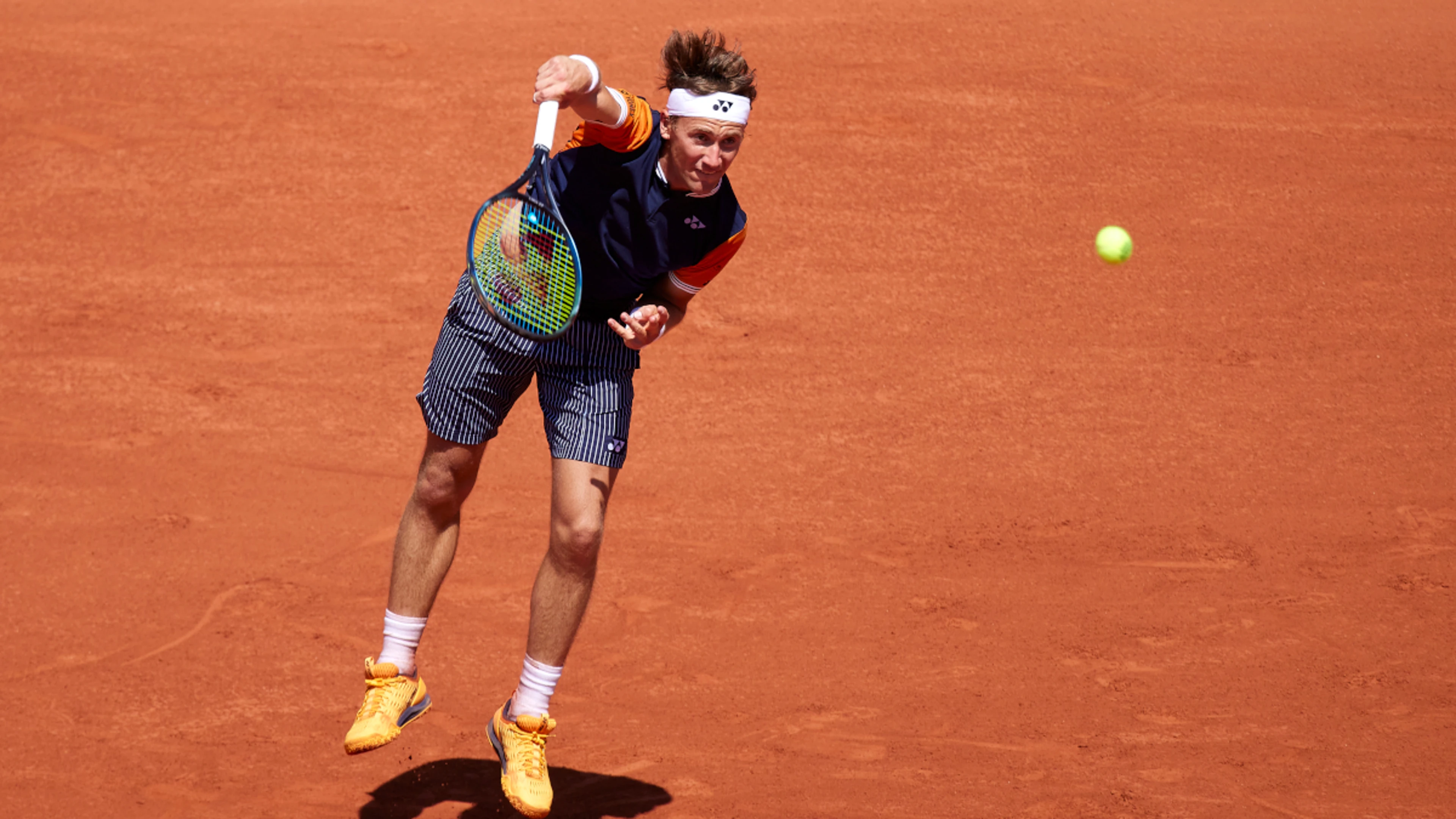 Ruud, Swiatek gain momentum at French Open as Sinner exits