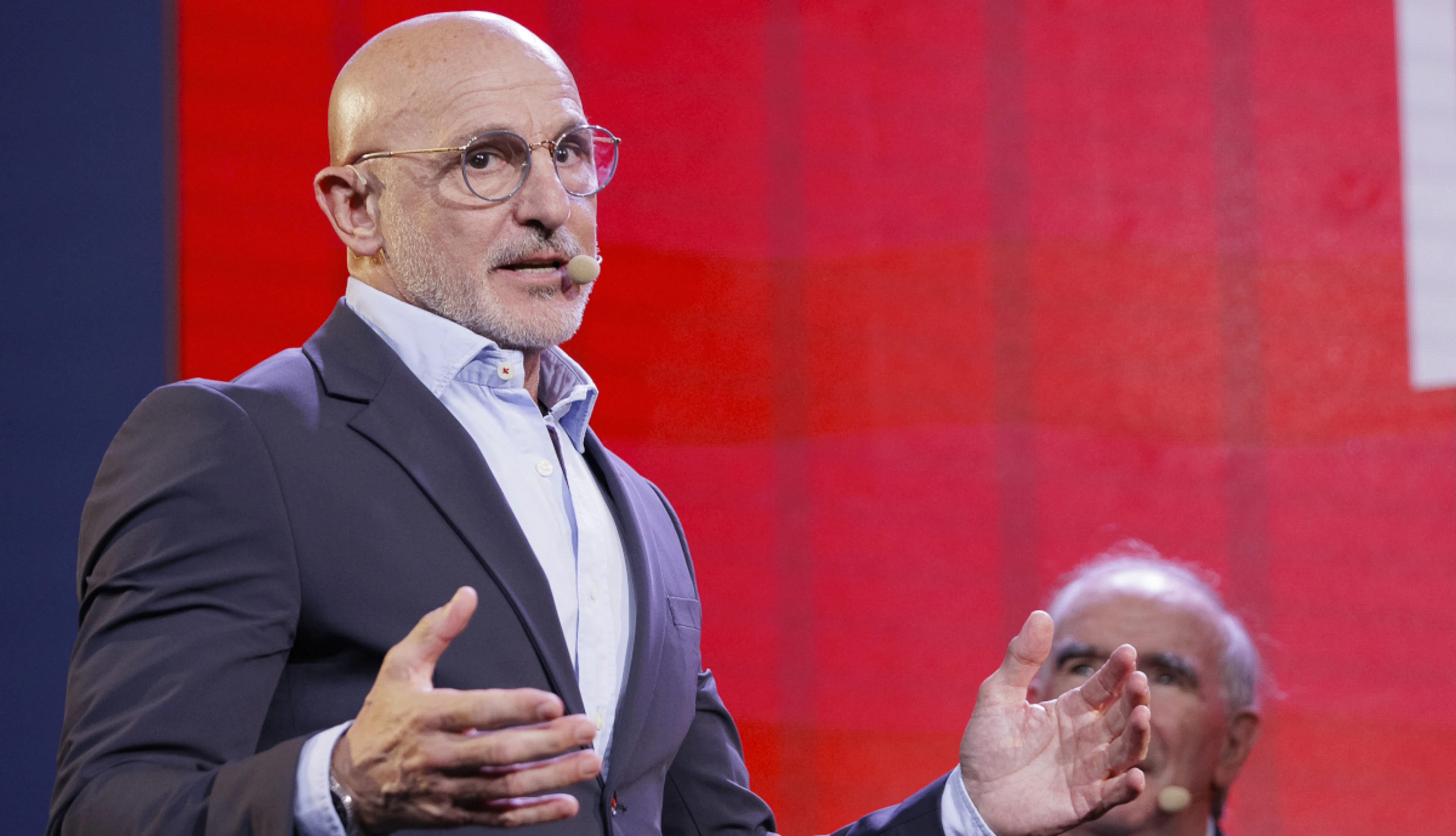 De la Fuente signs new deal as Spain boss